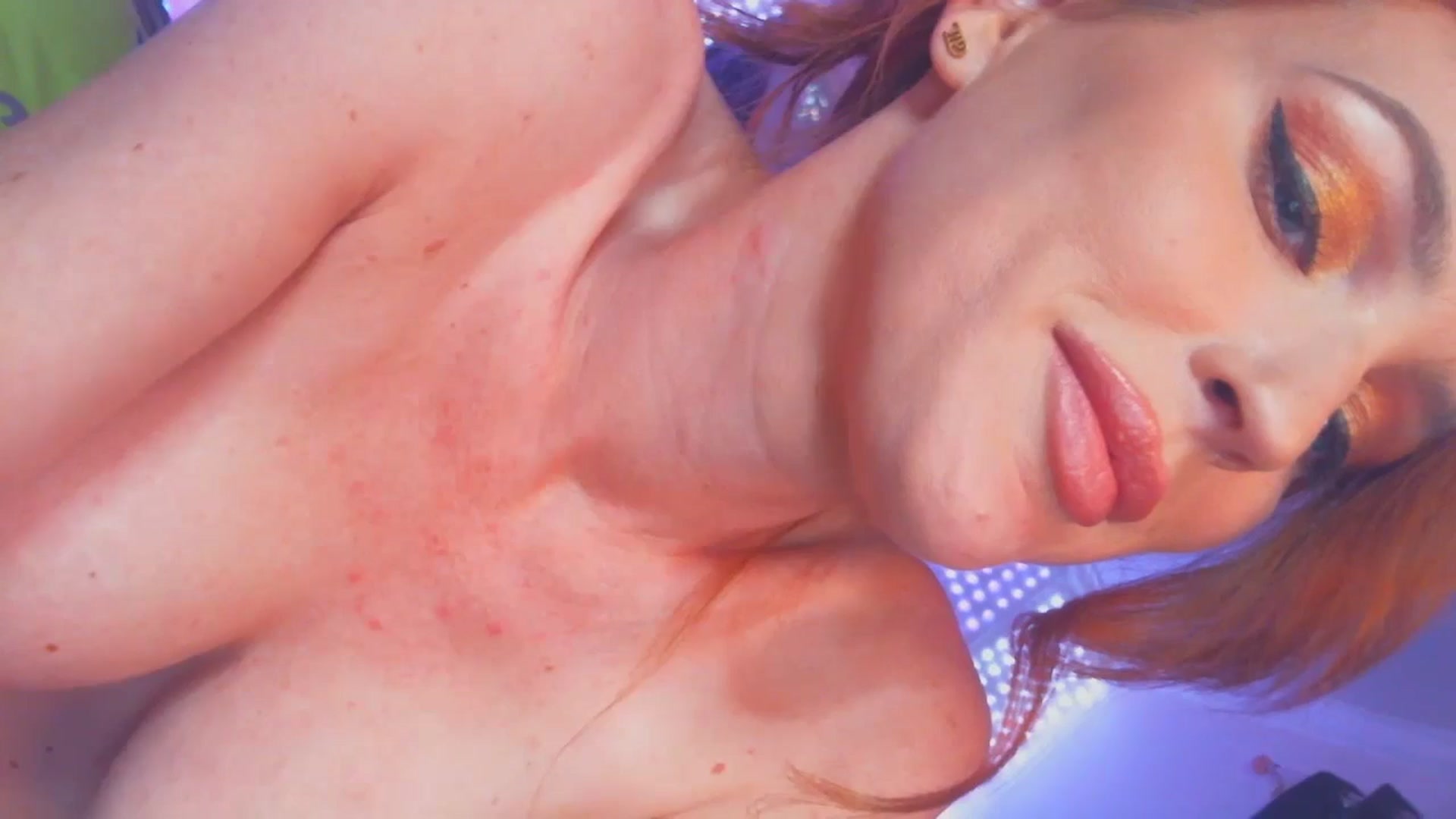 Gallery image thumbnail from JennyBlighe's myfreecams stream on, 07/01/2024, 07:19 image 18 of 20