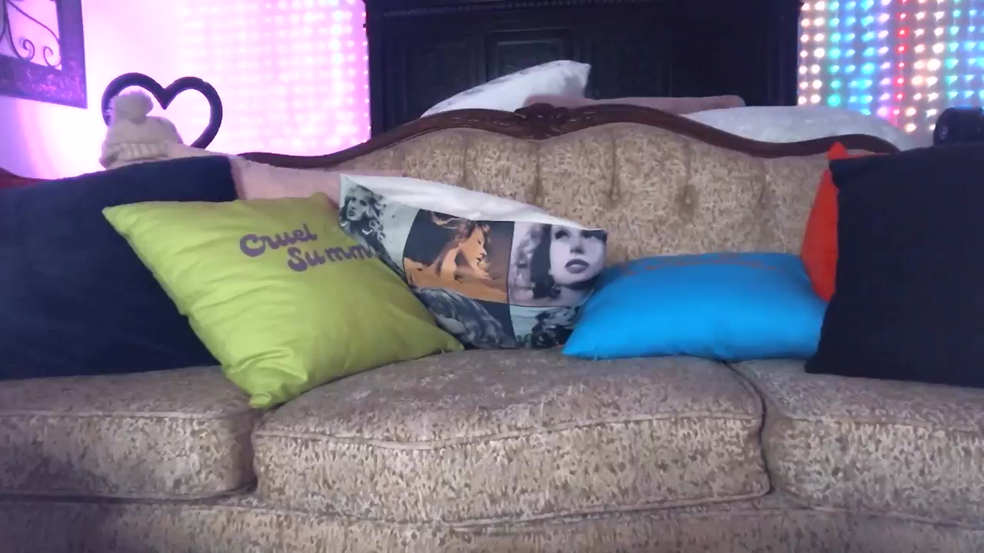 Gallery image thumbnail from JennyBlighe's myfreecams stream on, 07/09/2024, 11:05 image 1 of 20