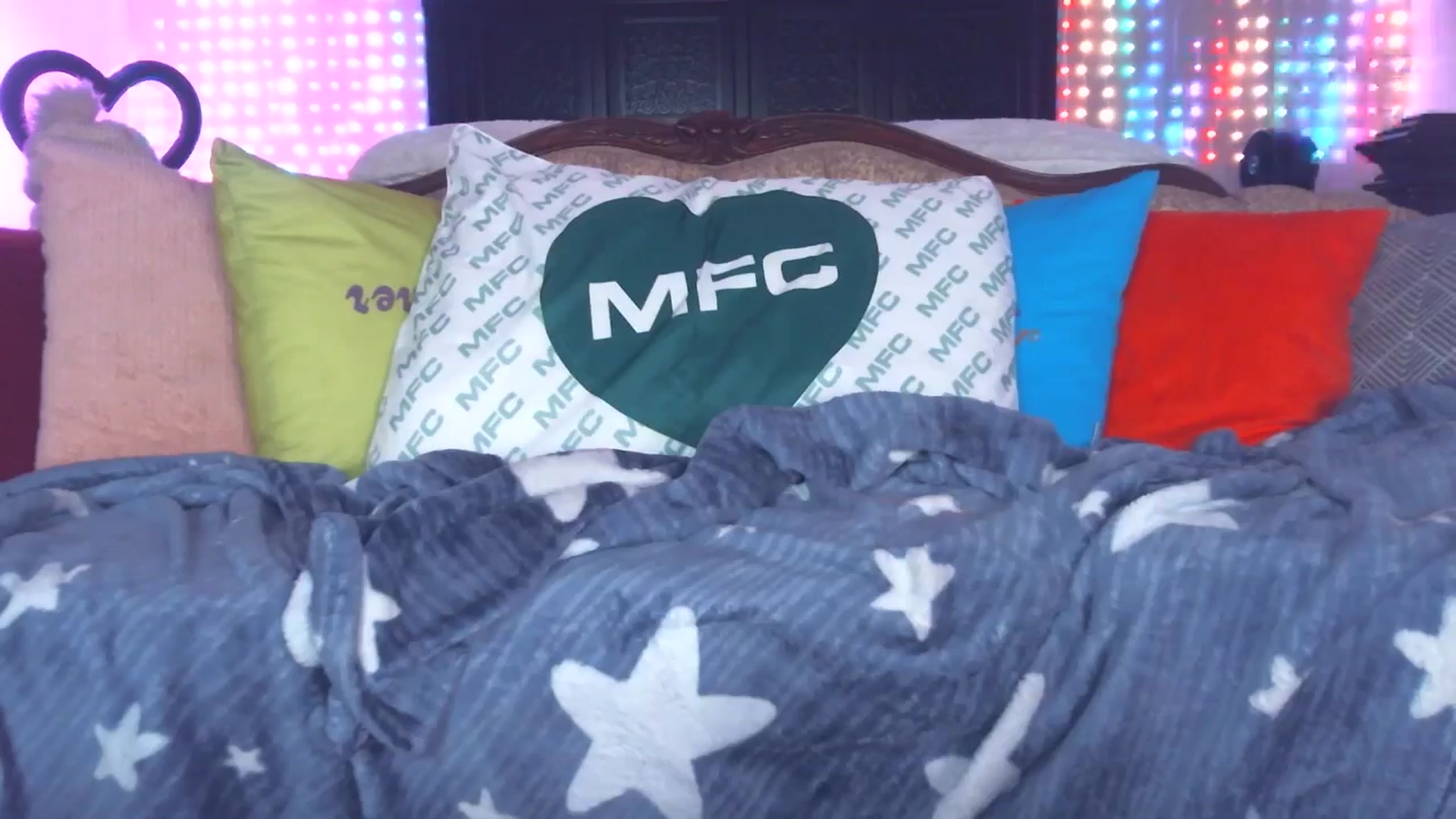Gallery image thumbnail from JennyBlighe's myfreecams stream on, 07/11/2024, 06:48 image 18 of 20