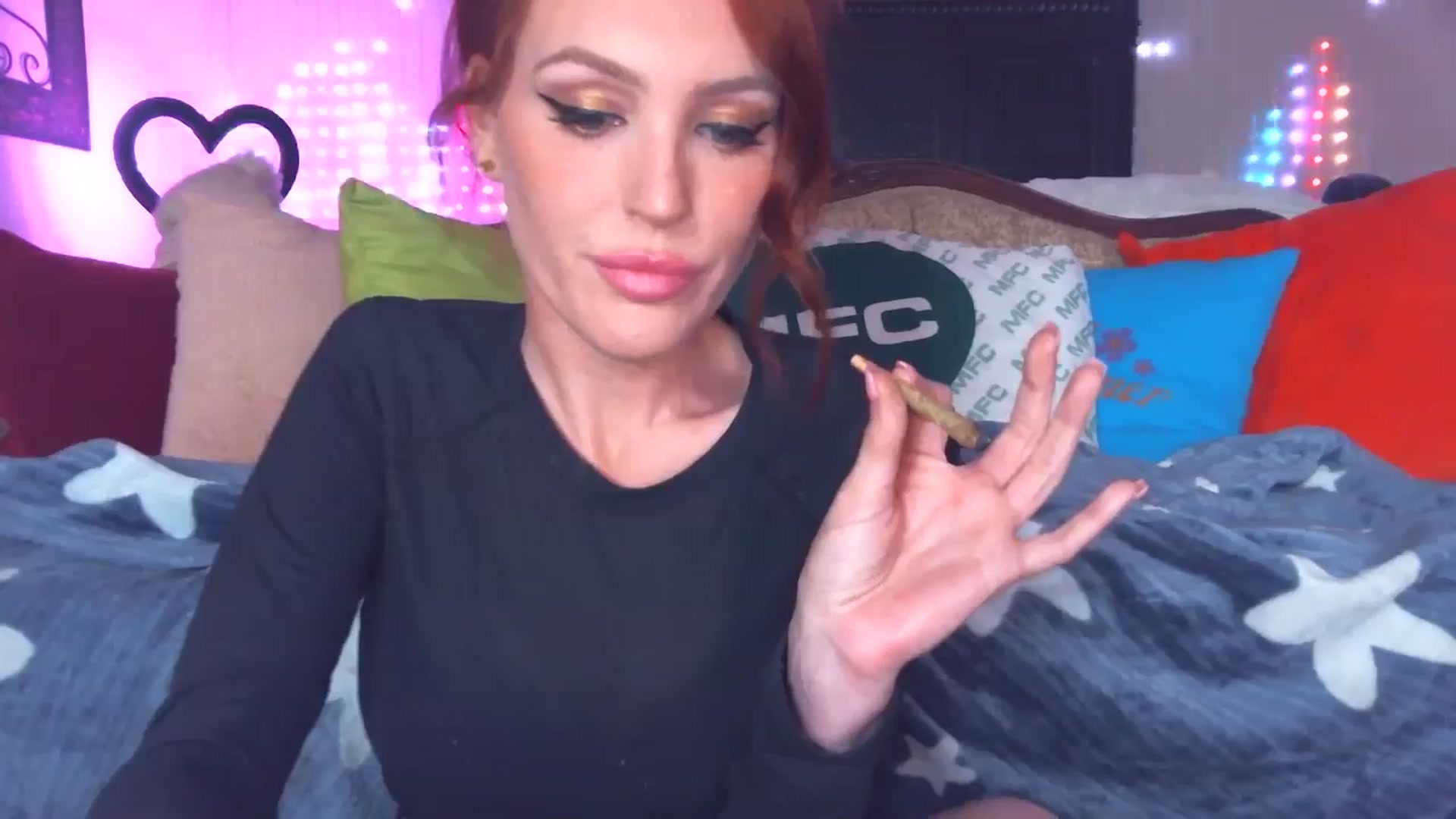 Gallery image thumbnail from JennyBlighe's myfreecams stream on, 07/12/2024, 06:51 image 10 of 20