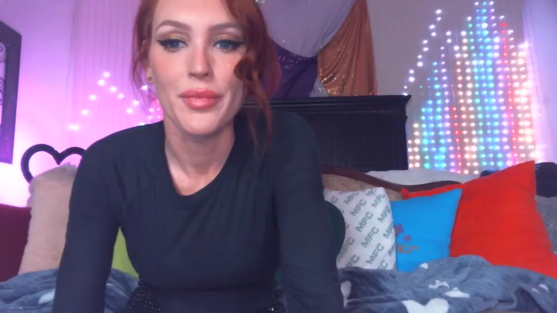 Gallery image thumbnail from JennyBlighe's myfreecams stream on, 07/12/2024, 06:51 image 1 of 20