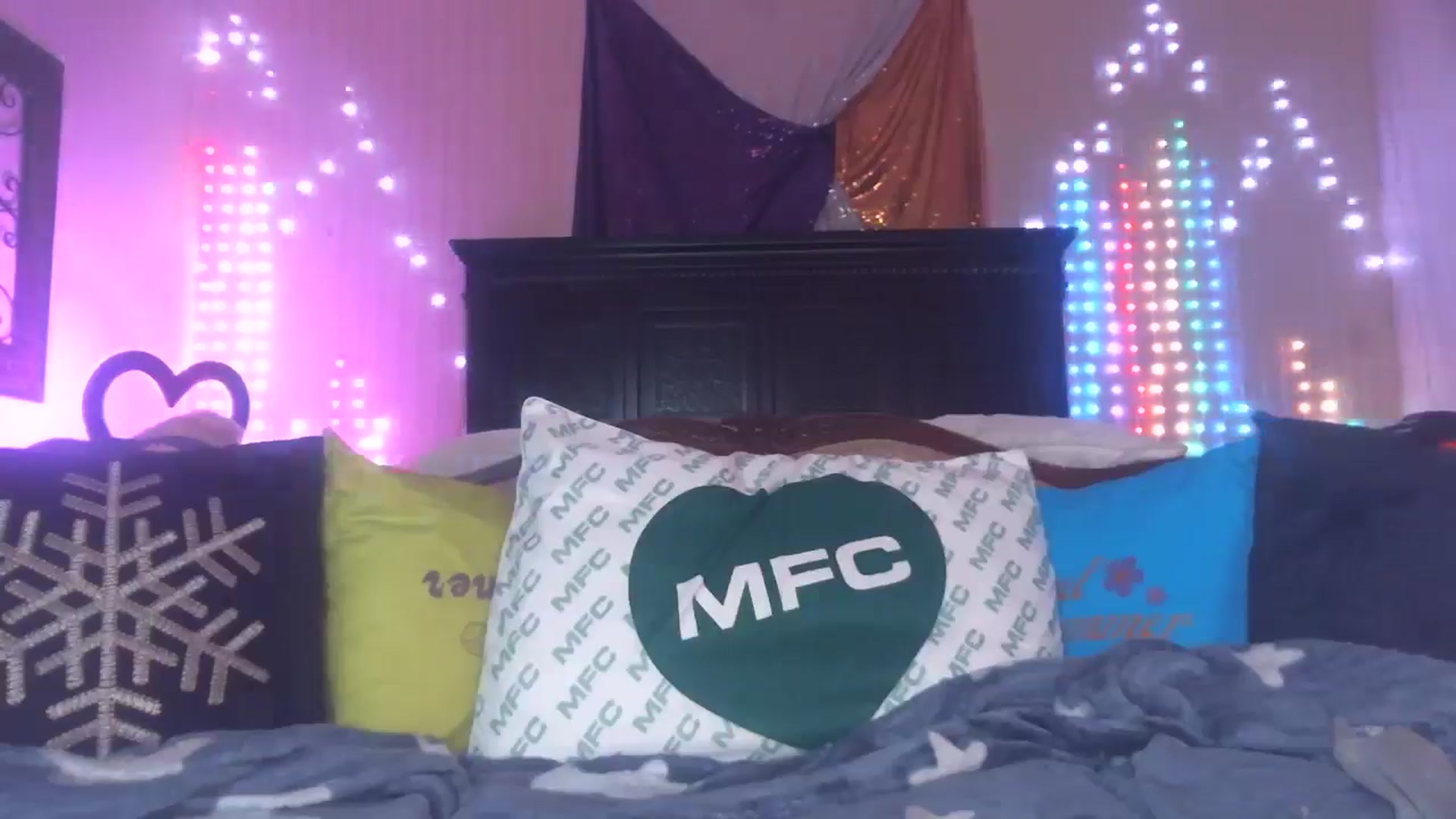 Gallery image thumbnail from JennyBlighe's myfreecams stream on, 07/14/2024, 05:46 image 9 of 20