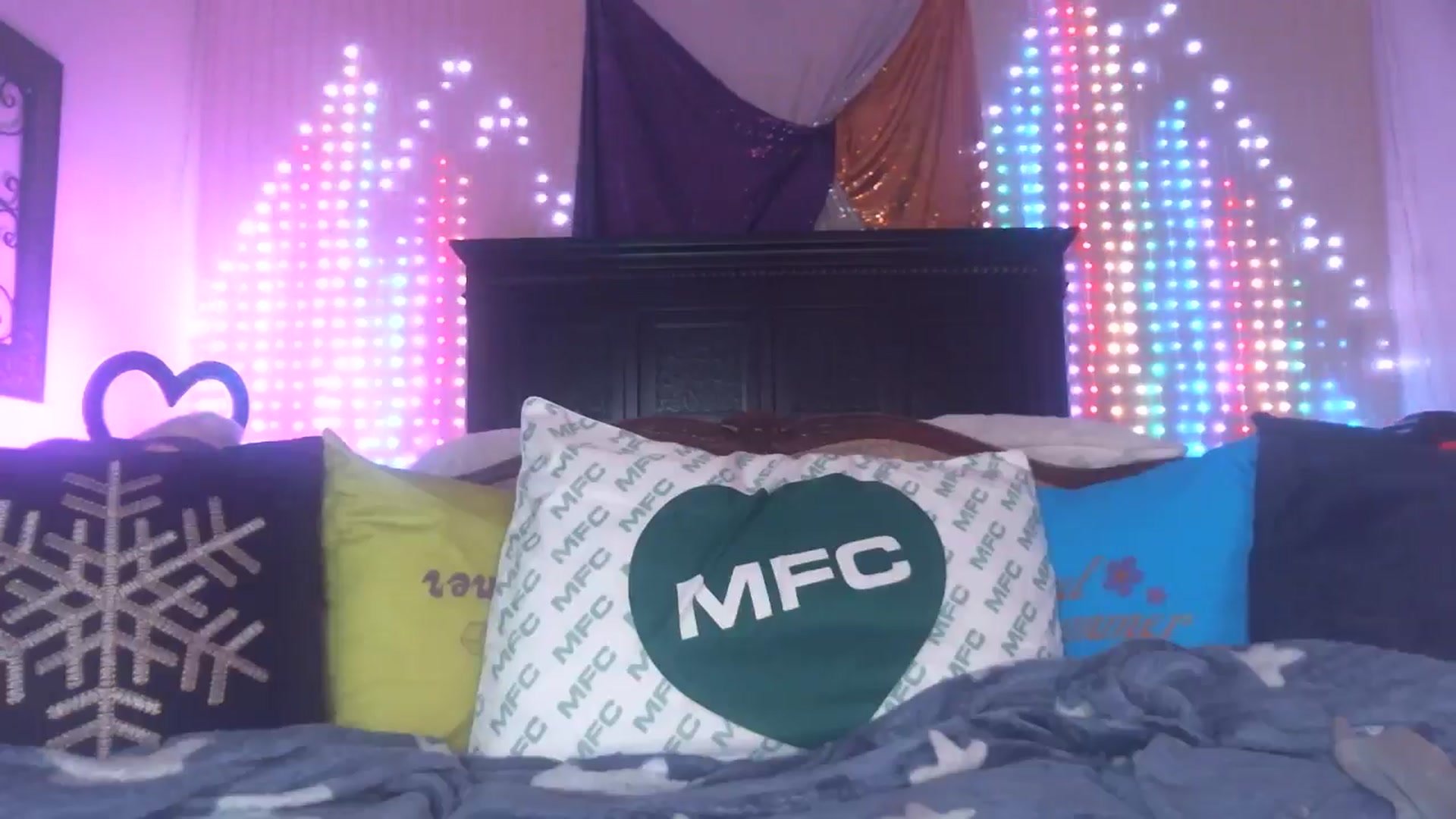 Gallery image thumbnail from JennyBlighe's myfreecams stream on, 07/14/2024, 05:46 image 12 of 20