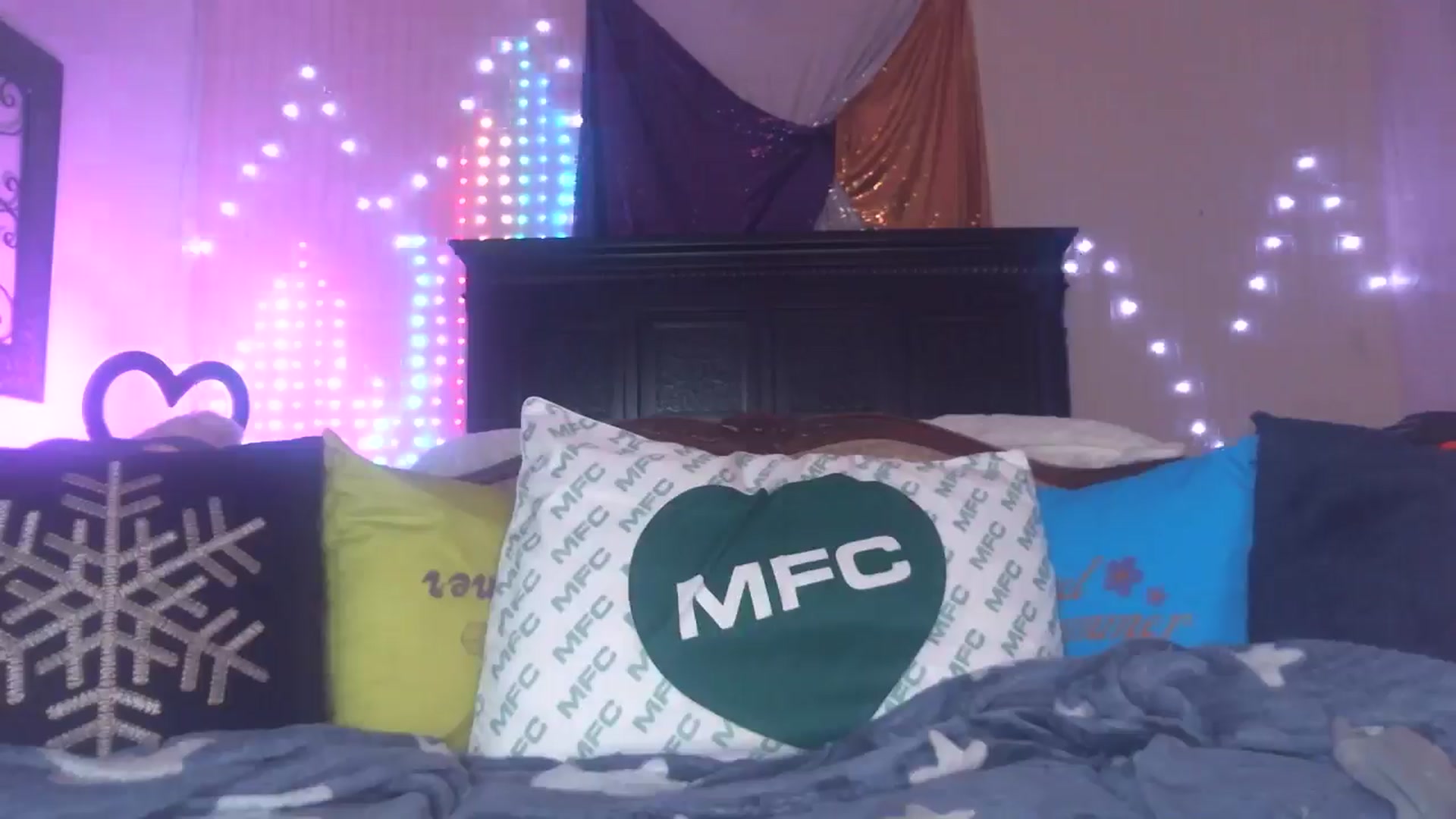 Gallery image thumbnail from JennyBlighe's myfreecams stream on, 07/14/2024, 05:46 image 10 of 20
