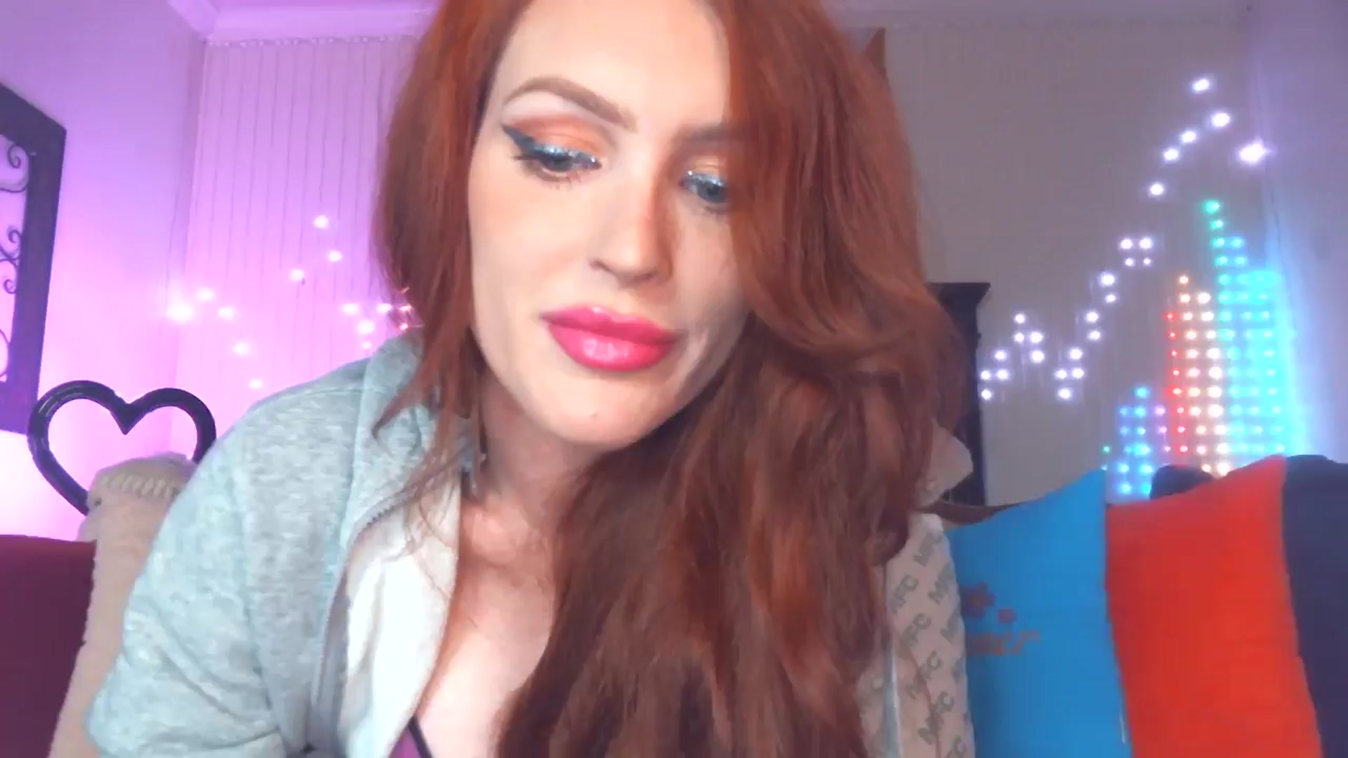 Gallery image thumbnail from JennyBlighe's myfreecams stream on, 07/19/2024, 09:51 image 1 of 20