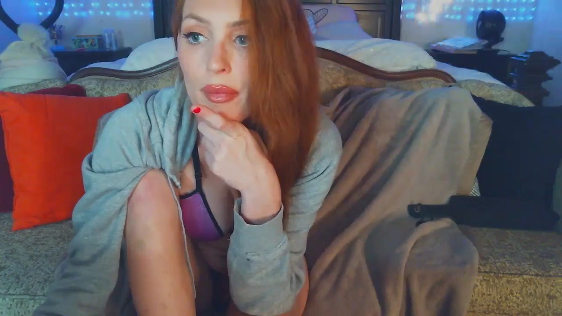 Gallery image thumbnail from JennyBlighe's myfreecams stream on, 09/17/2024, 07:07 image 3 of 20