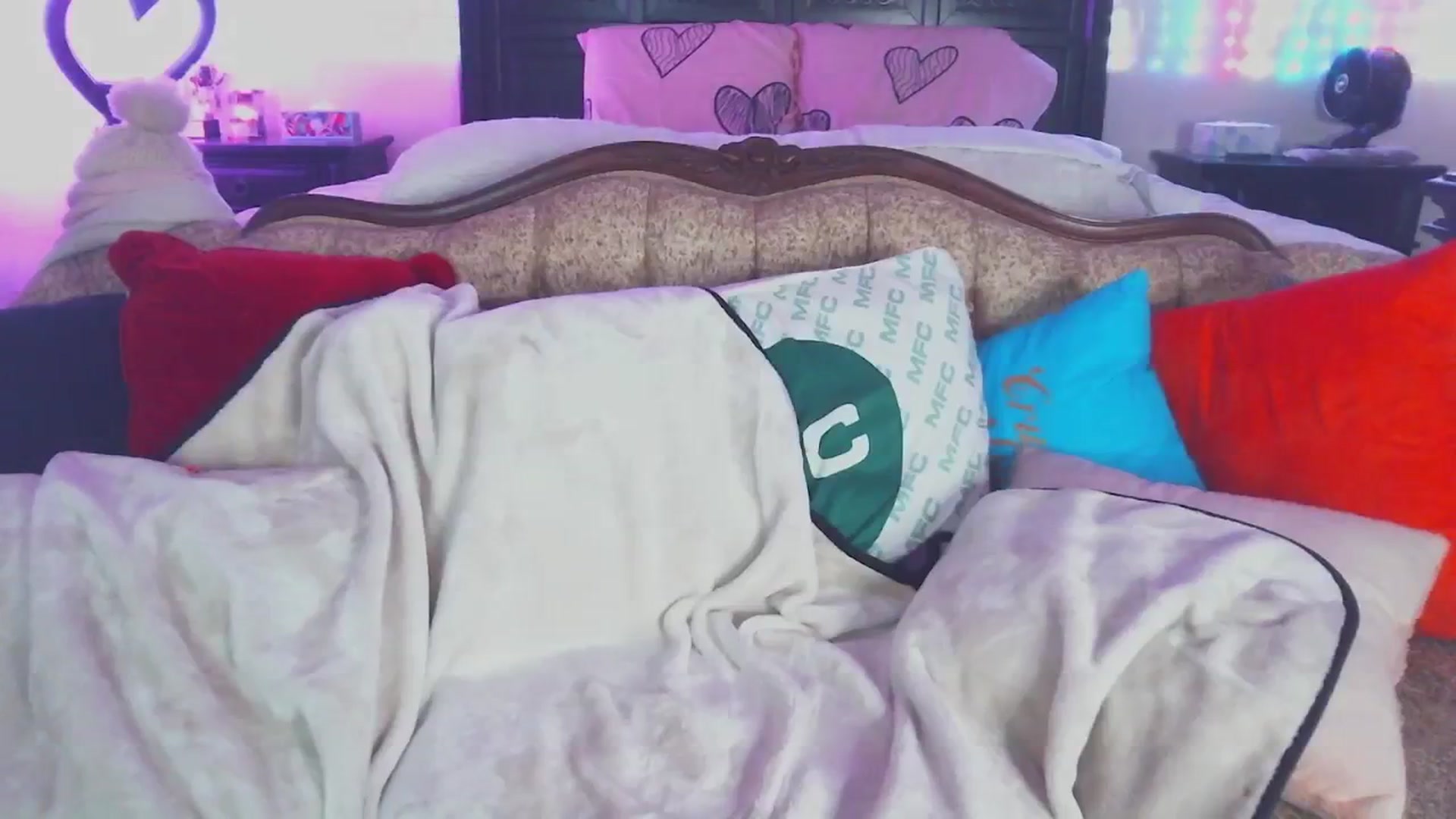 Gallery image thumbnail from JennyBlighe's myfreecams stream on, 10/16/2024, 05:57 image 8 of 20