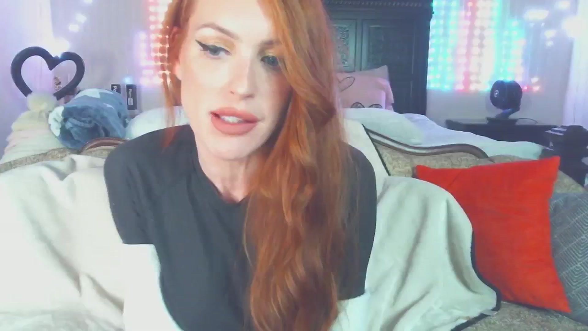 Gallery image thumbnail from JennyBlighe's myfreecams stream on, 10/23/2024, 09:23 image 4 of 20