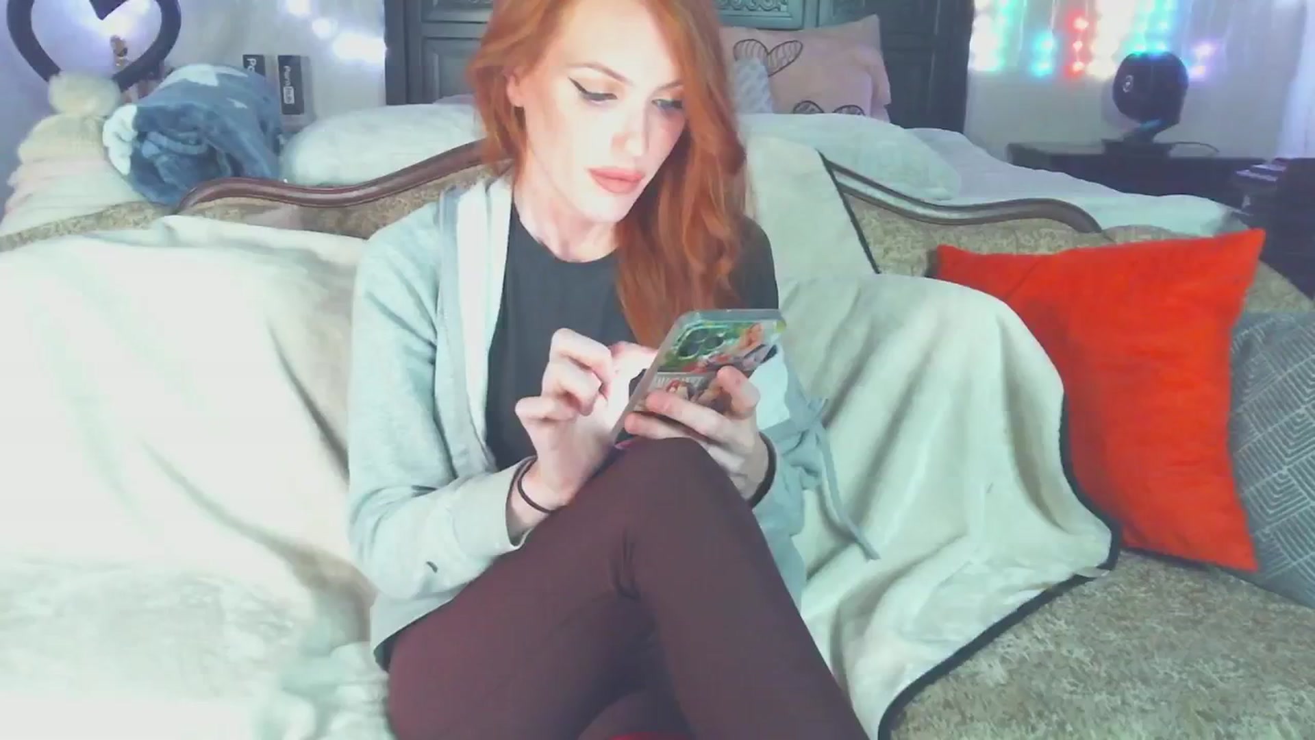 Gallery image thumbnail from JennyBlighe's myfreecams stream on, 10/23/2024, 09:23 image 3 of 20