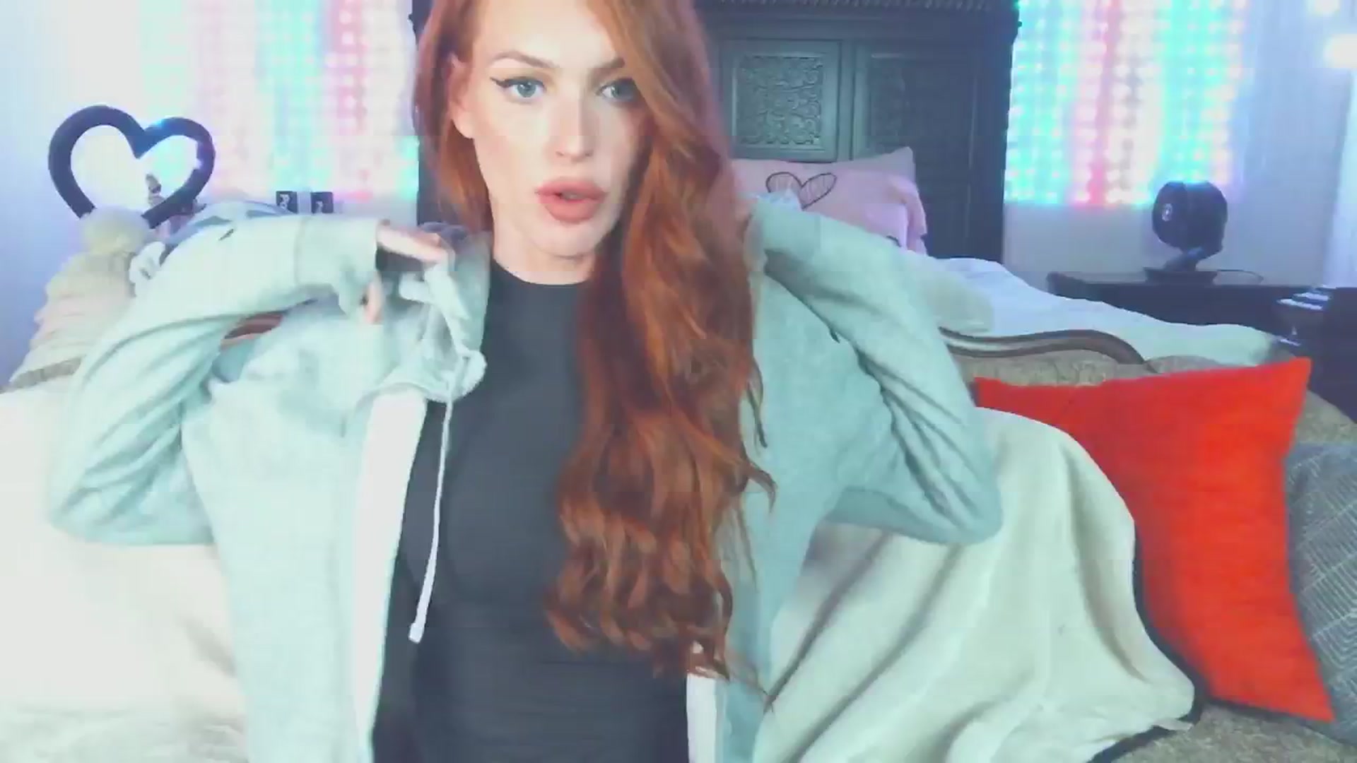 Gallery image thumbnail from JennyBlighe's myfreecams stream on, 10/23/2024, 09:23 image 1 of 20