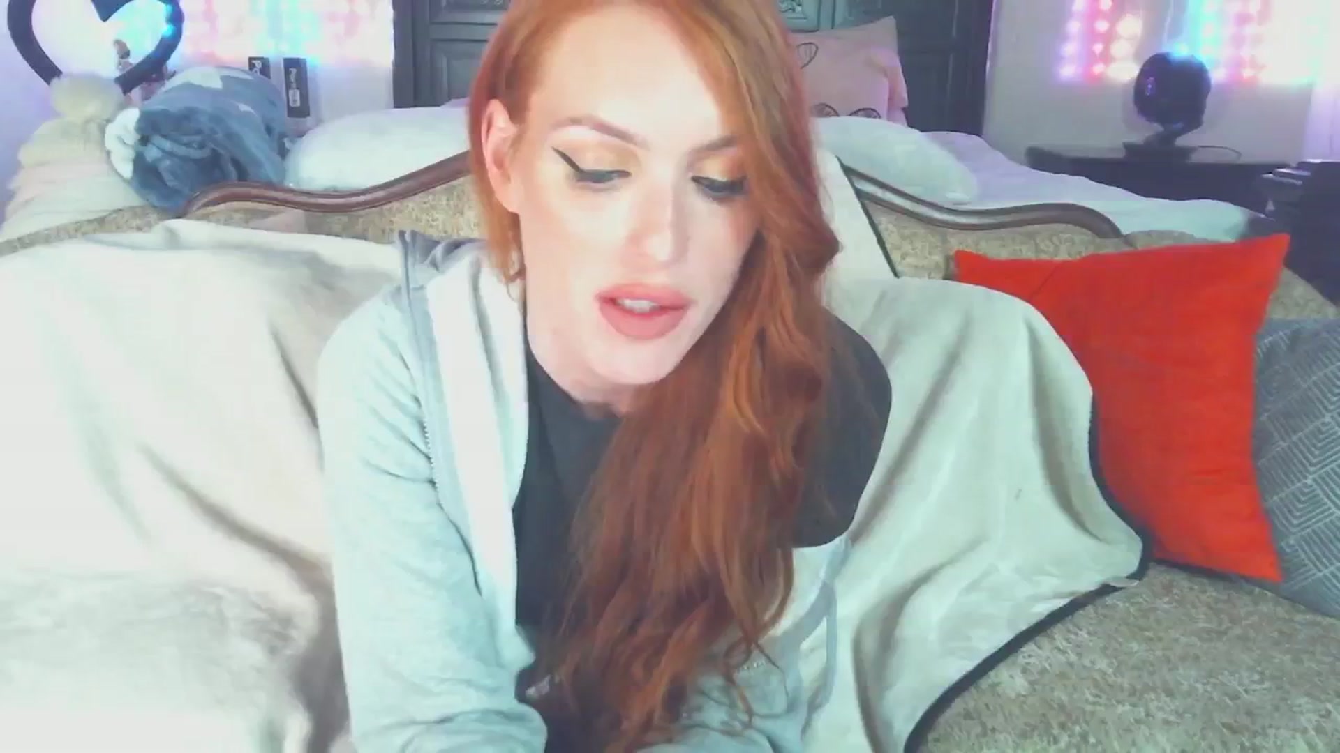 Gallery image thumbnail from JennyBlighe's myfreecams stream on, 10/23/2024, 09:23 image 2 of 20