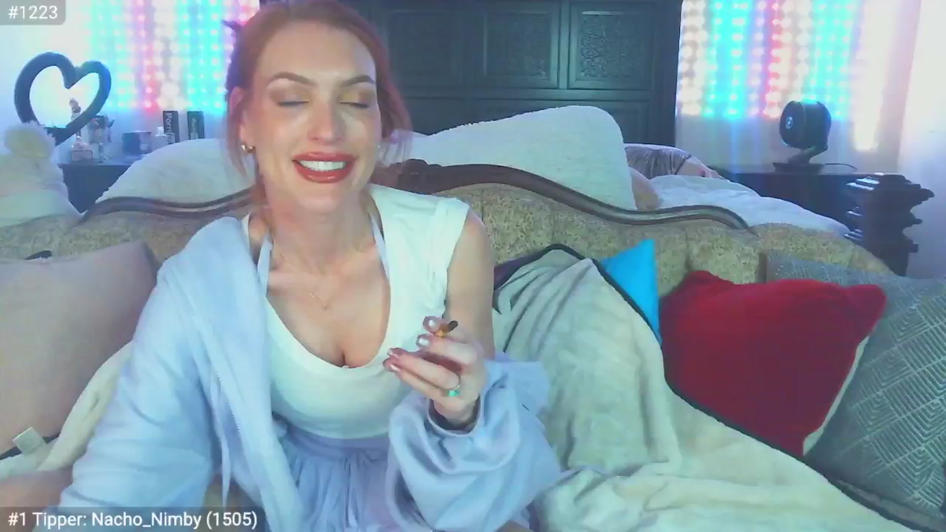 Gallery image thumbnail from JennyBlighe's myfreecams stream on, 10/31/2024, 11:05 image 18 of 20