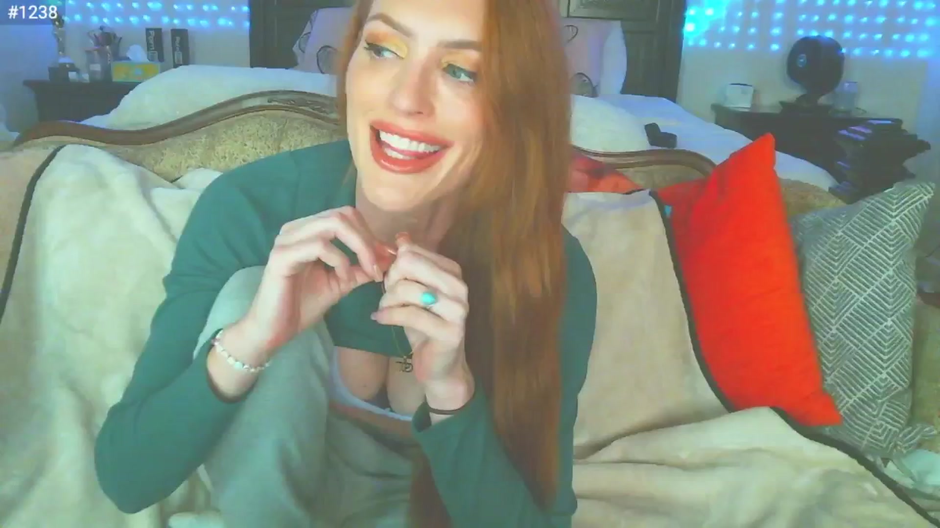 Gallery image thumbnail from JennyBlighe's myfreecams stream on, 11/09/2024, 08:38 image 14 of 20