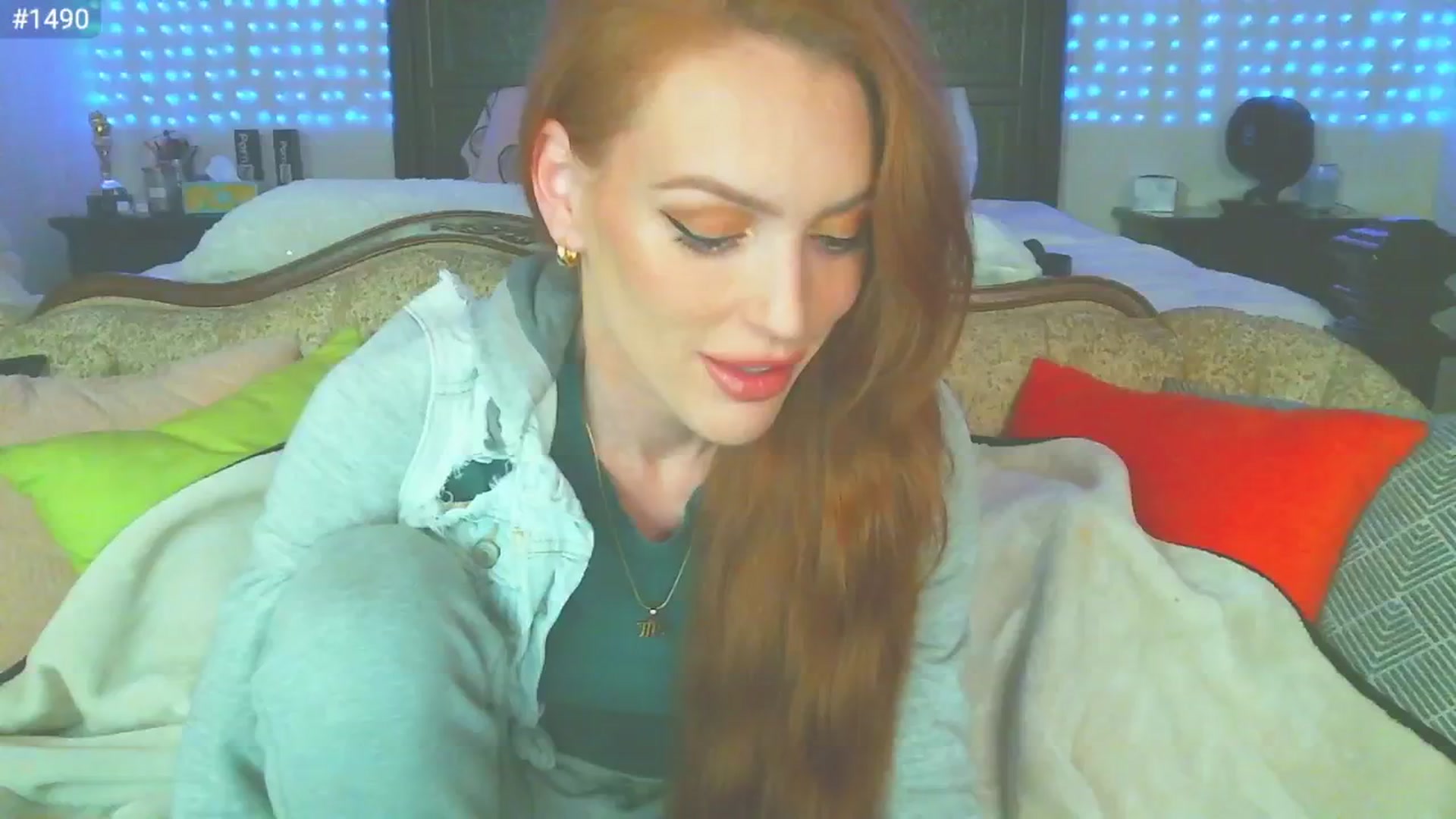 Gallery image thumbnail from JennyBlighe's myfreecams stream on, 11/09/2024, 08:38 image 1 of 20