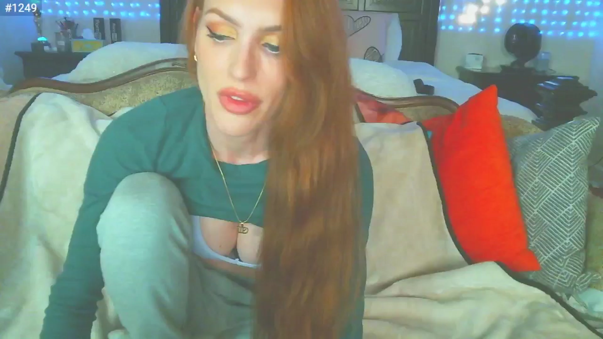 Gallery image thumbnail from JennyBlighe's myfreecams stream on, 11/09/2024, 08:38 image 13 of 20
