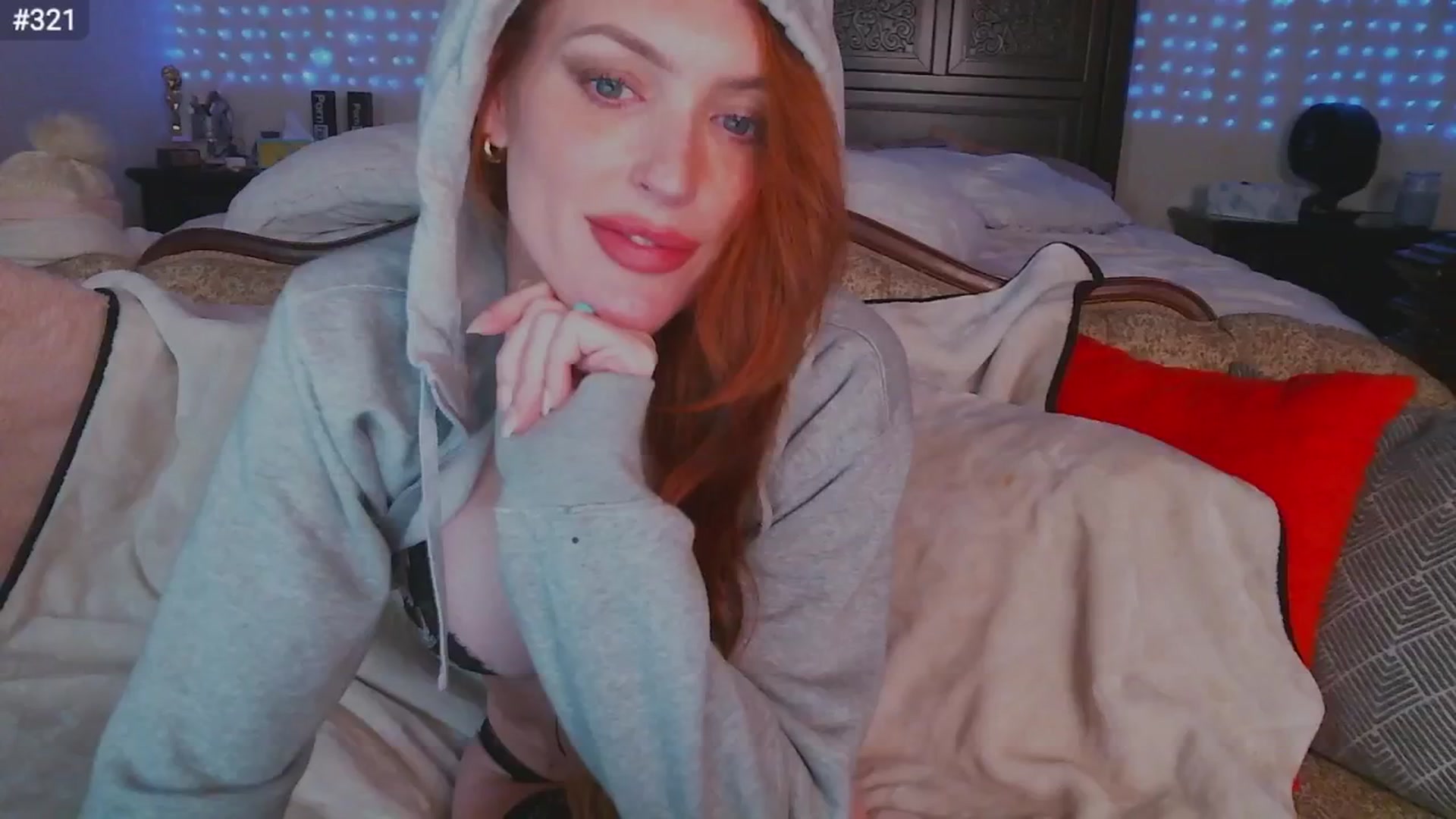 Gallery image thumbnail from JennyBlighe's myfreecams stream on, 11/20/2024, 08:16 image 17 of 20