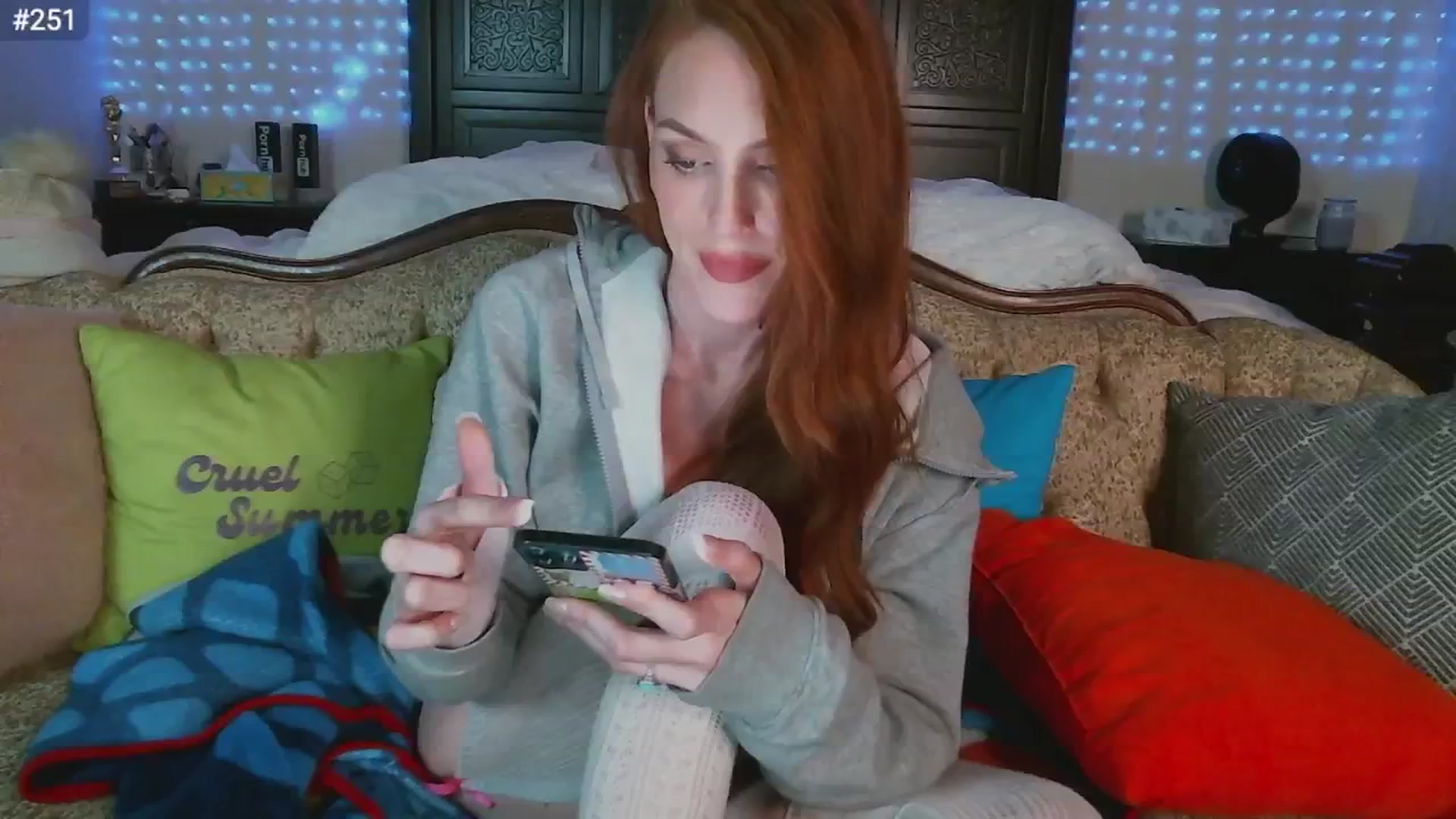 Gallery image thumbnail from JennyBlighe's myfreecams stream on, 11/21/2024, 11:32 image 14 of 20
