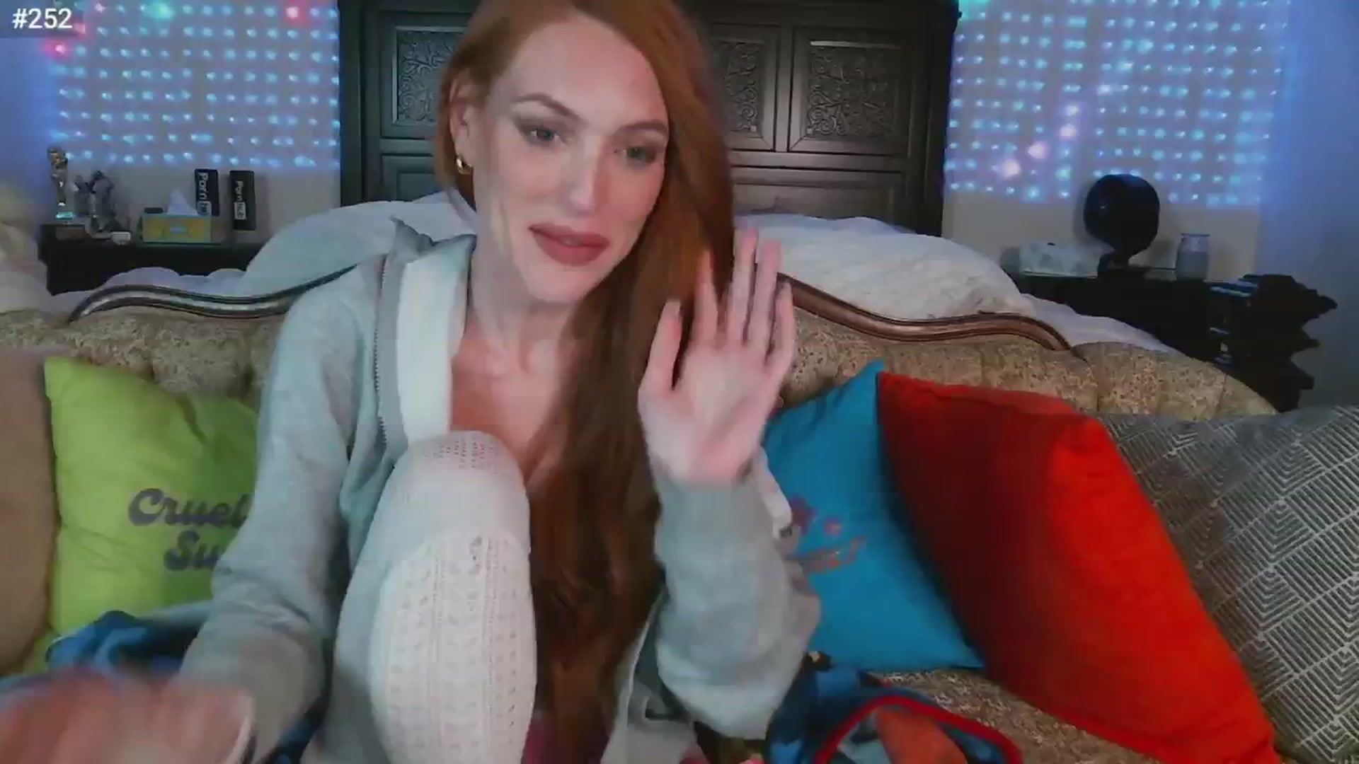 Gallery image thumbnail from JennyBlighe's myfreecams stream on, 11/21/2024, 11:32 image 7 of 20