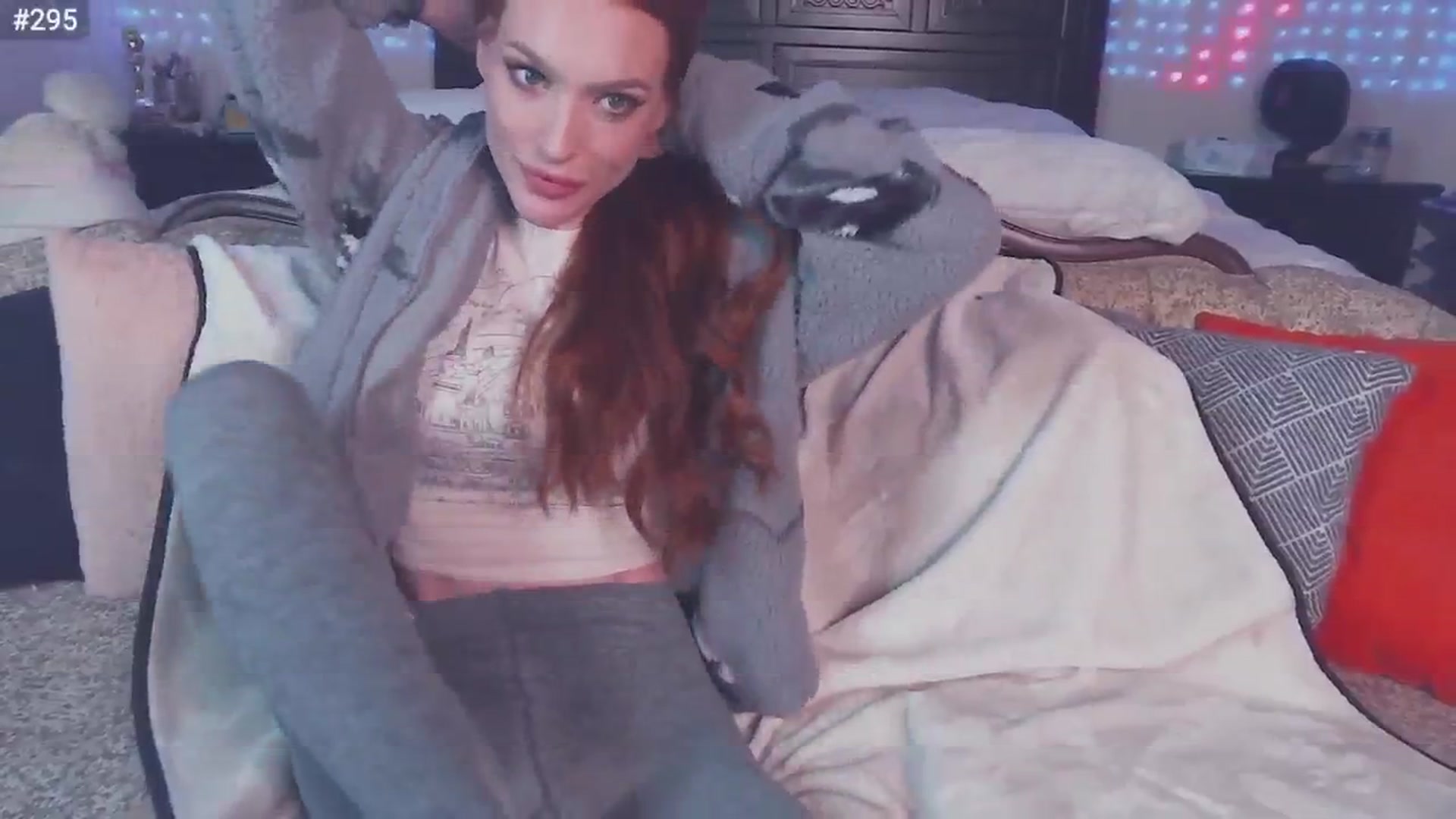Gallery image thumbnail from JennyBlighe's myfreecams stream on, 11/23/2024, 09:12 image 3 of 20