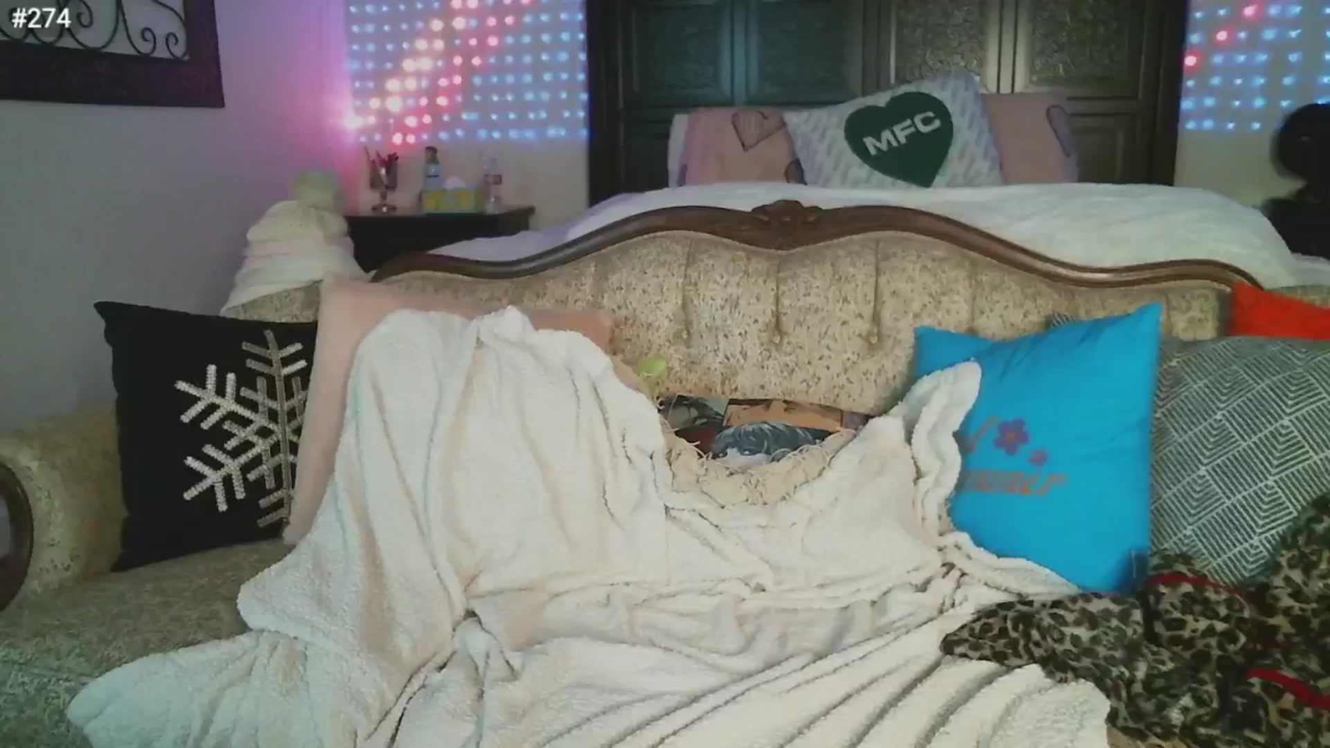 Gallery image thumbnail from JennyBlighe's myfreecams stream on, 11/27/2024, 11:40 image 3 of 20