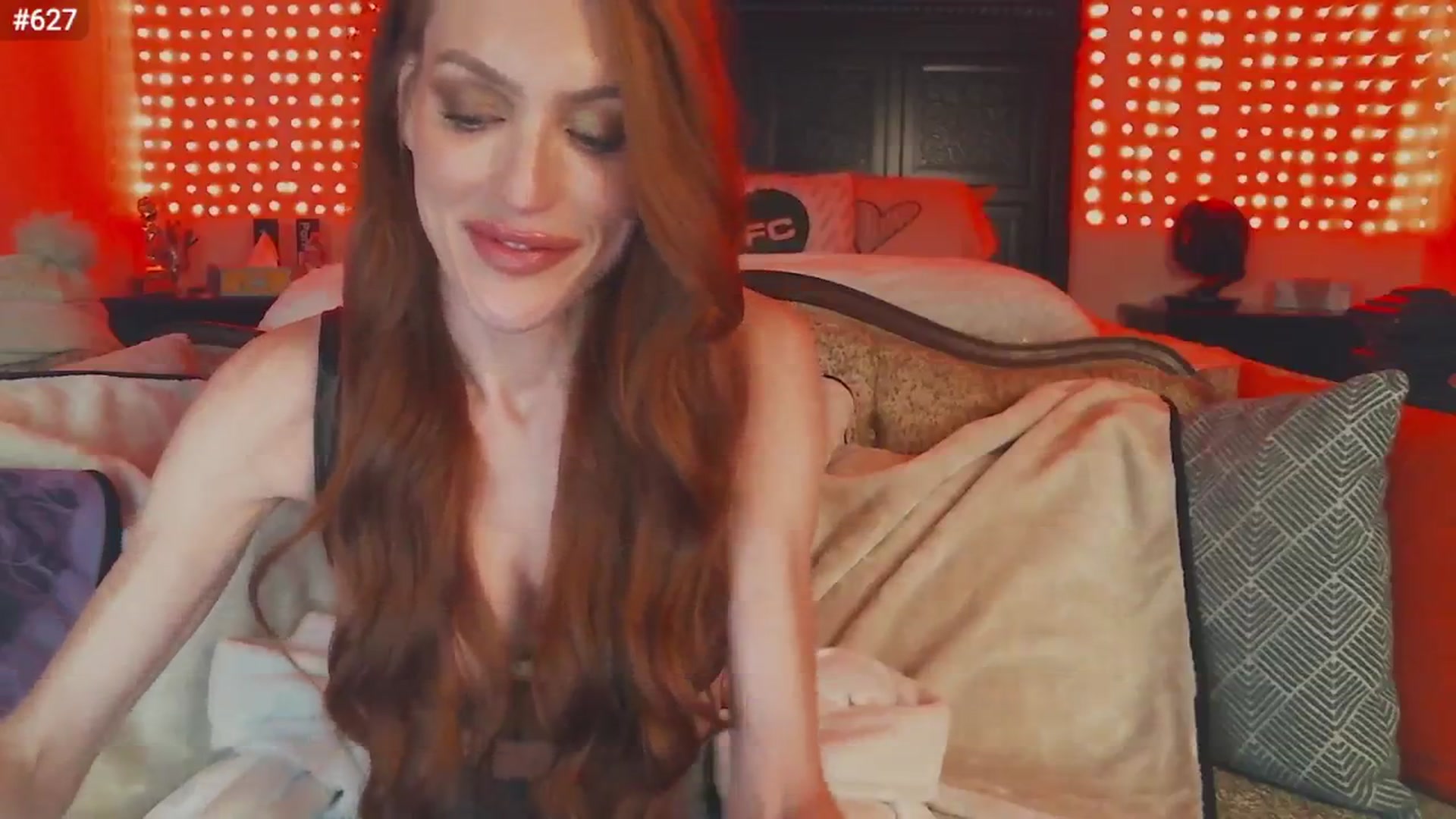 Gallery image thumbnail from JennyBlighe's myfreecams stream on, 12/02/2024, 07:18 image 12 of 20