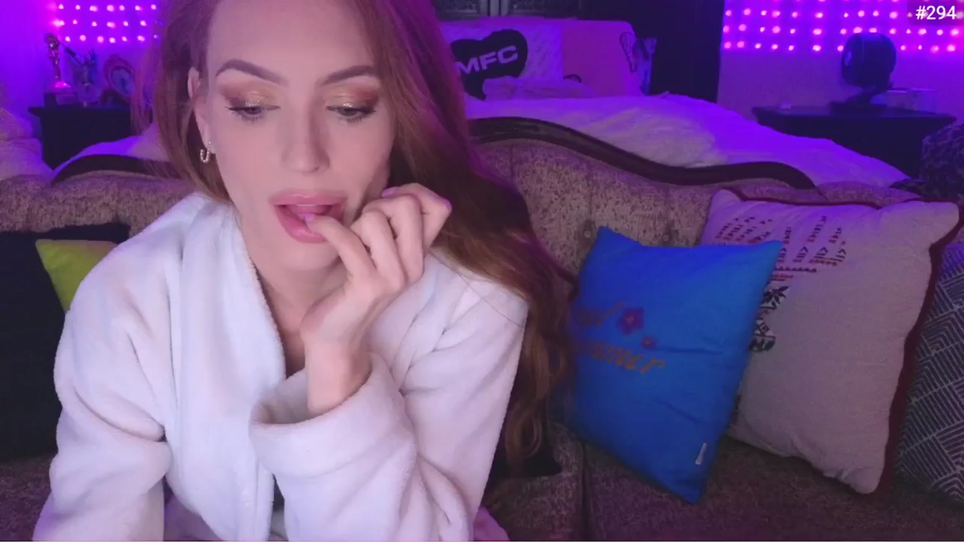 Gallery image thumbnail from JennyBlighe's myfreecams stream on, 12/28/2024, 12:42 image 1 of 20