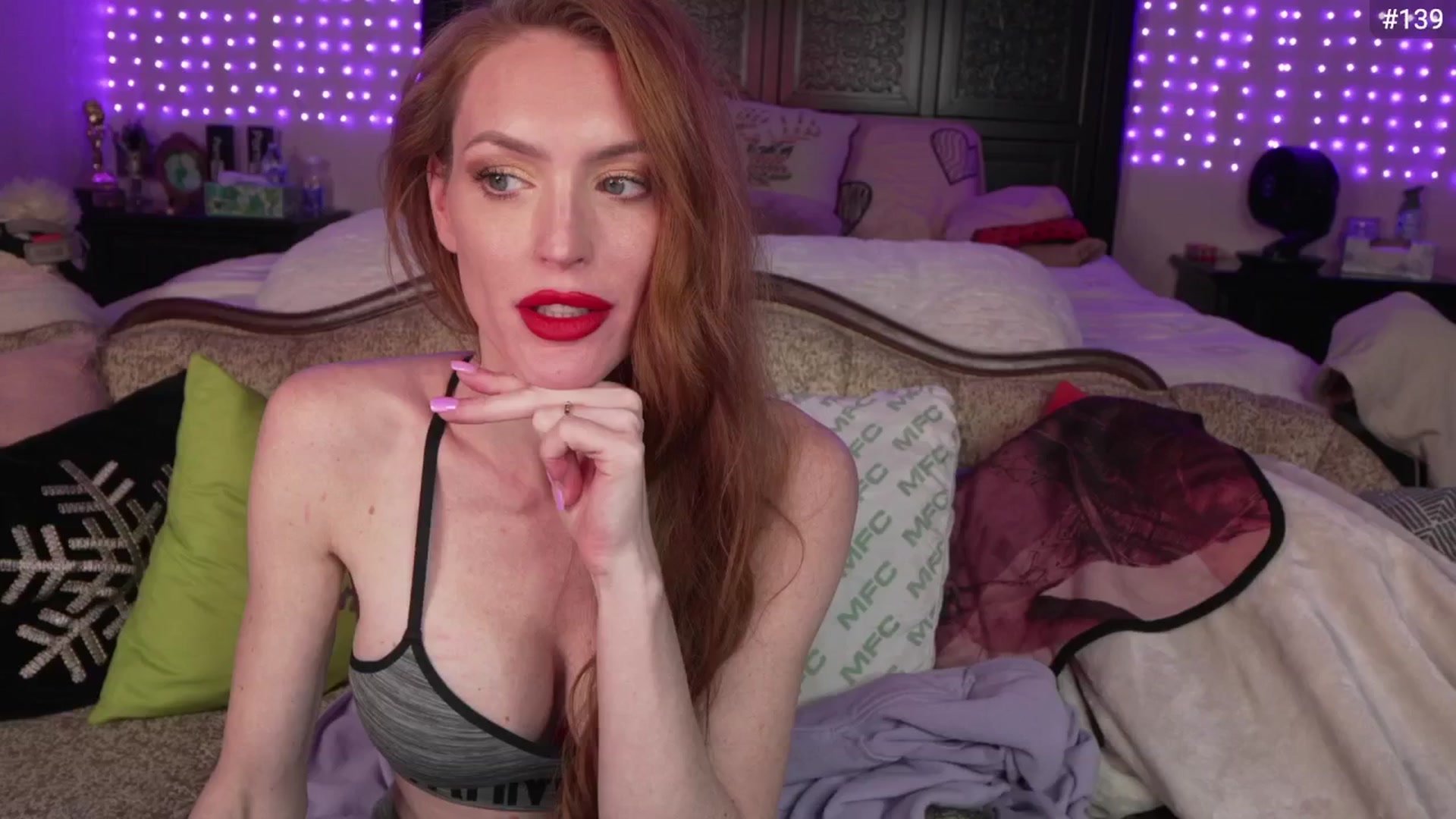 Gallery image thumbnail from JennyBlighe's myfreecams stream on, 01/08/2025, 10:04 image 3 of 20