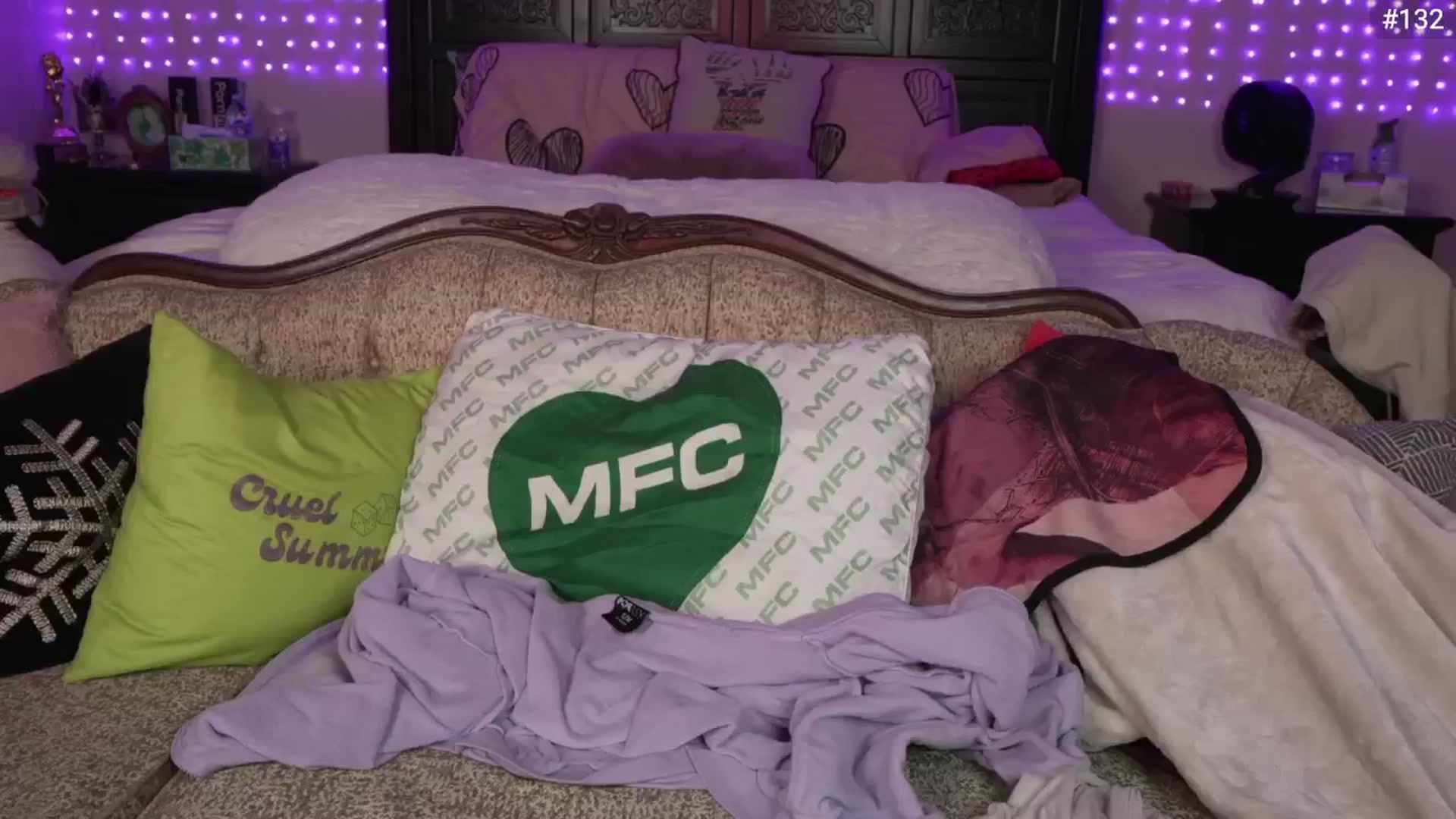 Gallery image thumbnail from JennyBlighe's myfreecams stream on, 01/08/2025, 10:04 image 16 of 20