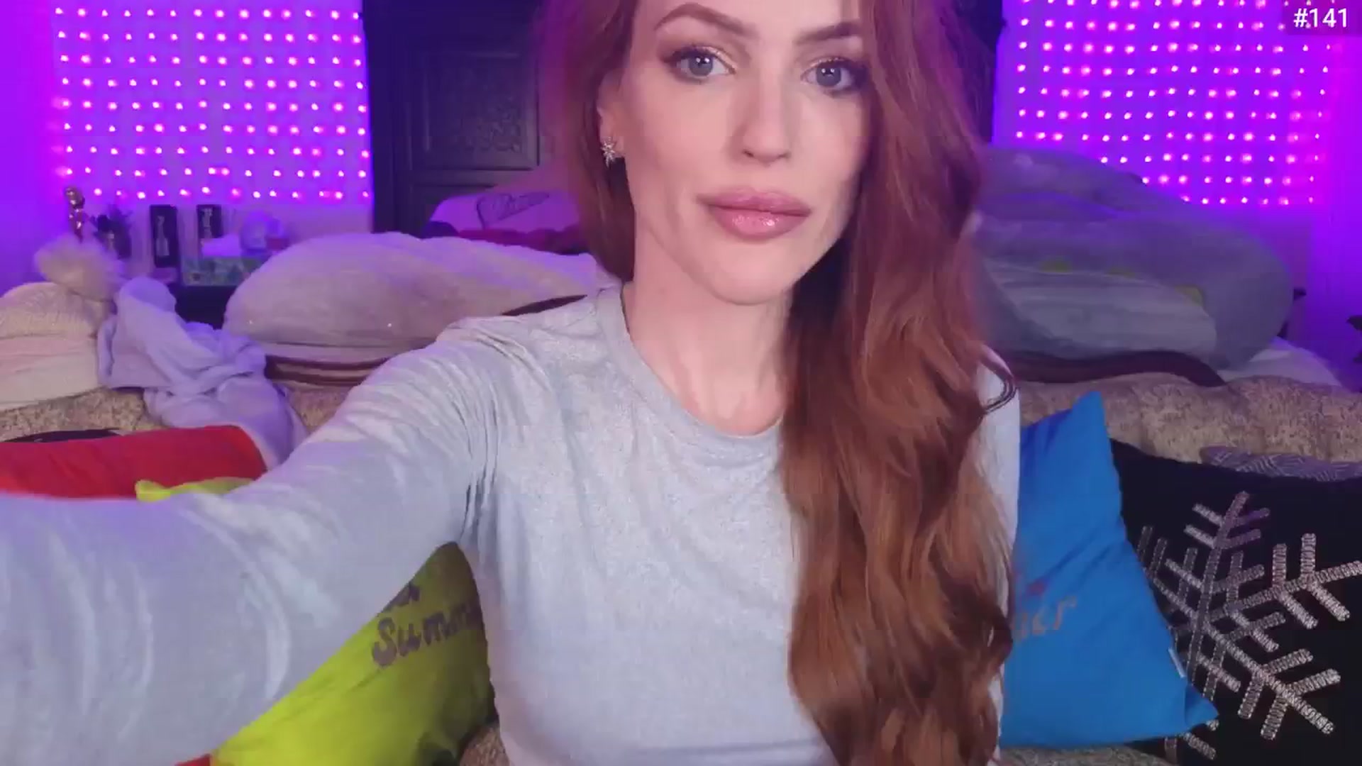 Gallery image thumbnail from JennyBlighe's myfreecams stream on, 01/25/2025, 17:59 image 1 of 20