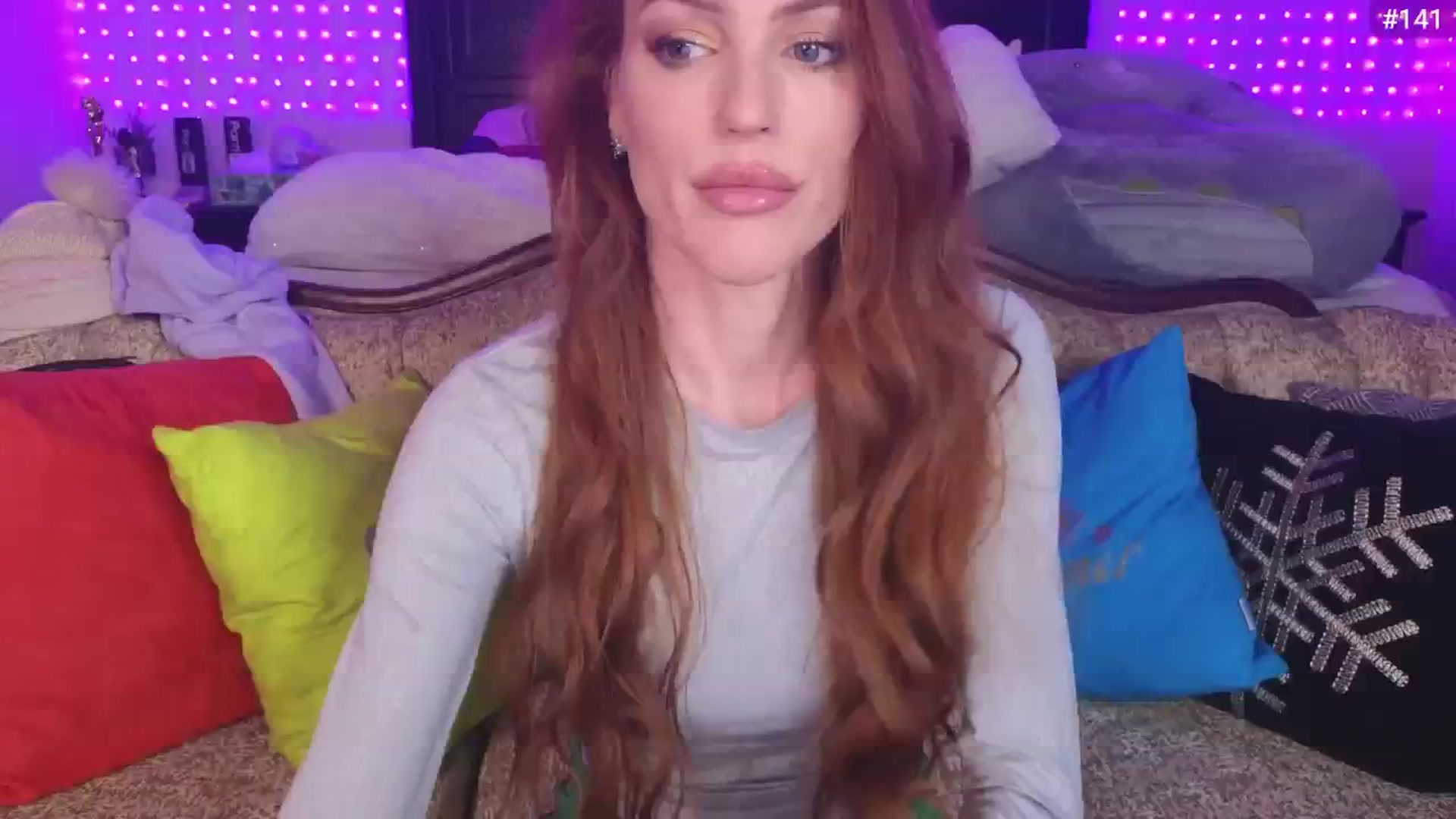 Gallery image thumbnail from JennyBlighe's myfreecams stream on, 01/25/2025, 17:59 image 2 of 20