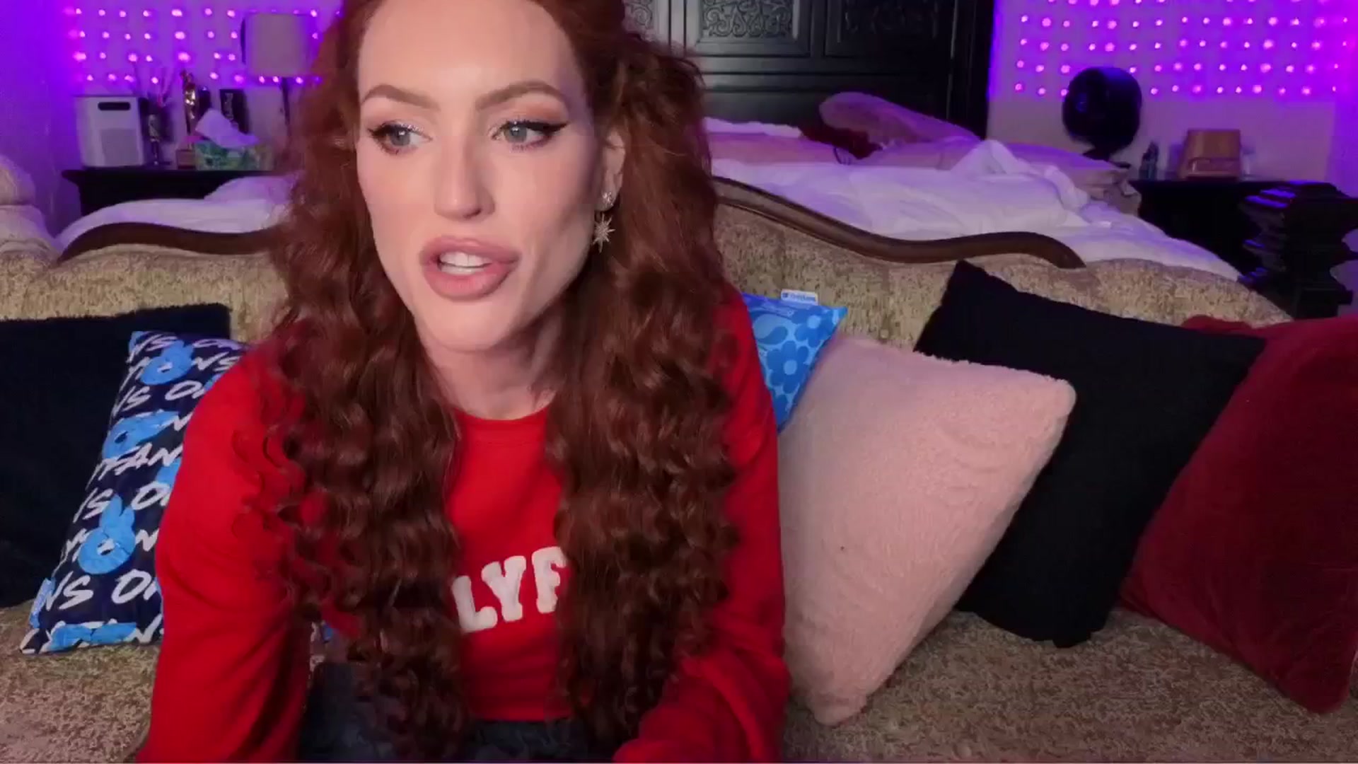 Gallery image thumbnail from JennyBlighe's myfreecams stream on, 05/18/2025, 11:31 image 1 of 20