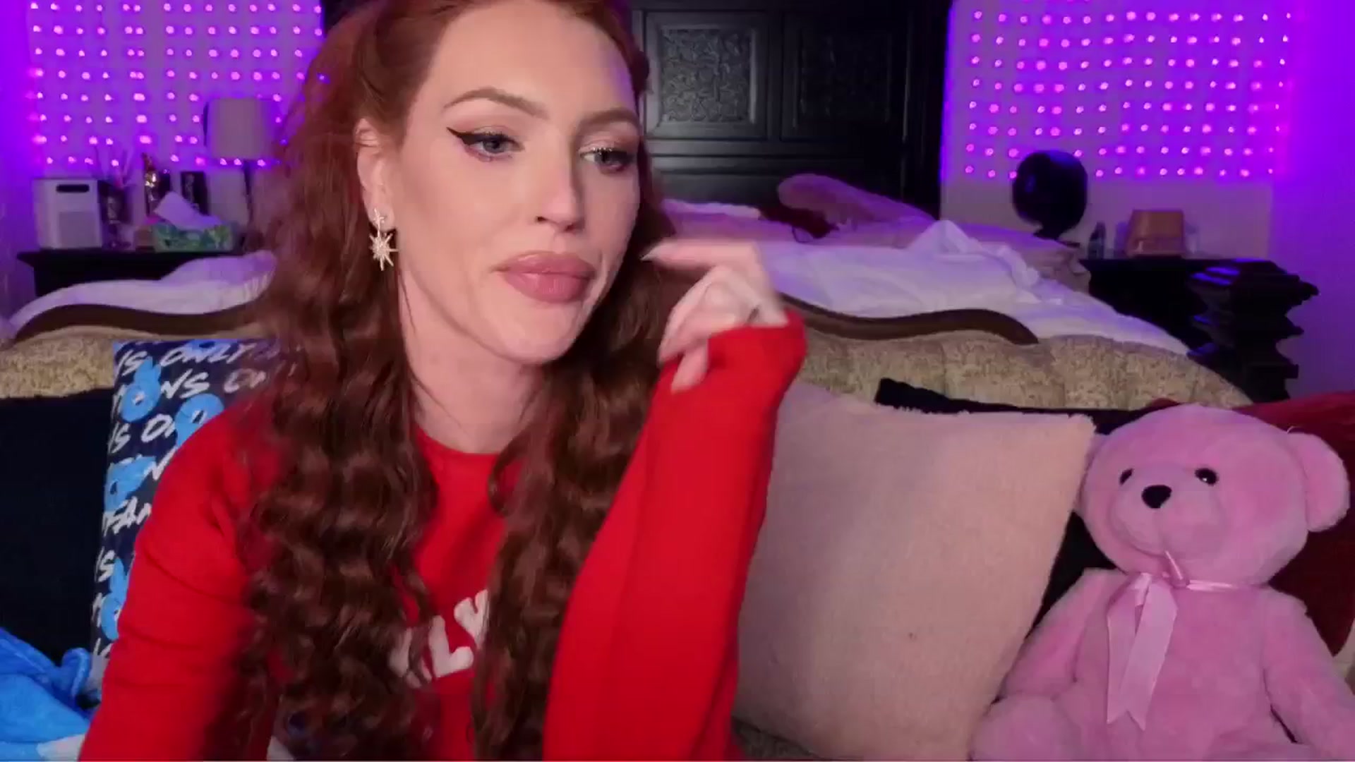 Gallery image thumbnail from JennyBlighe's myfreecams stream on, 05/18/2025, 11:31 image 20 of 20