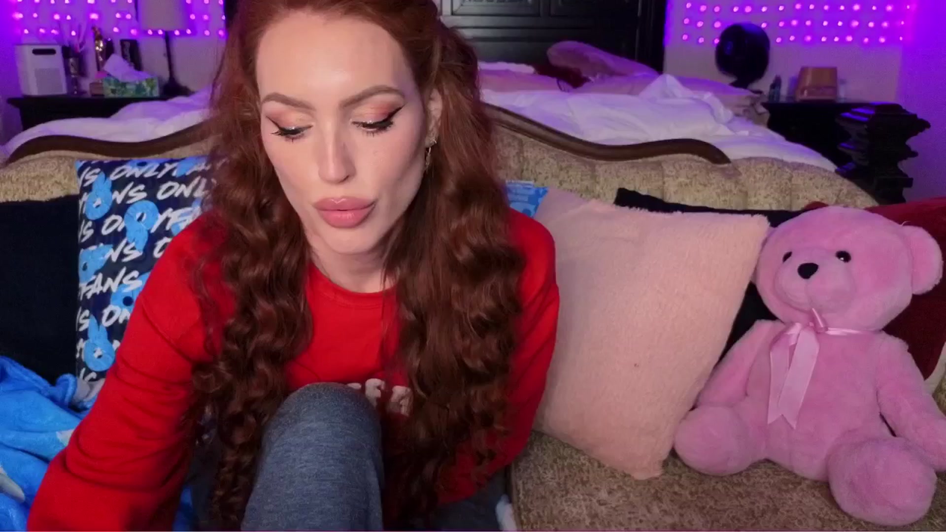 Gallery image thumbnail from JennyBlighe's myfreecams stream on, 05/18/2025, 11:31 image 19 of 20