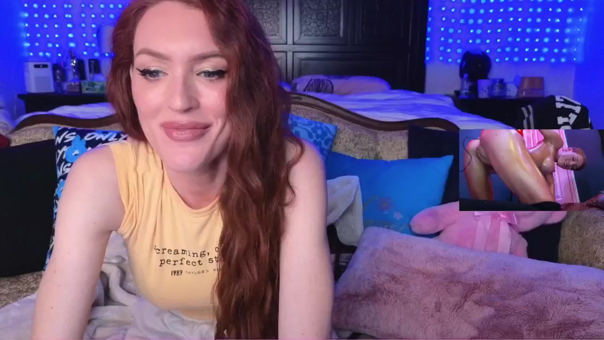 Gallery image thumbnail from JennyBlighe's myfreecams stream on, 05/27/2025, 11:29 image 3 of 20