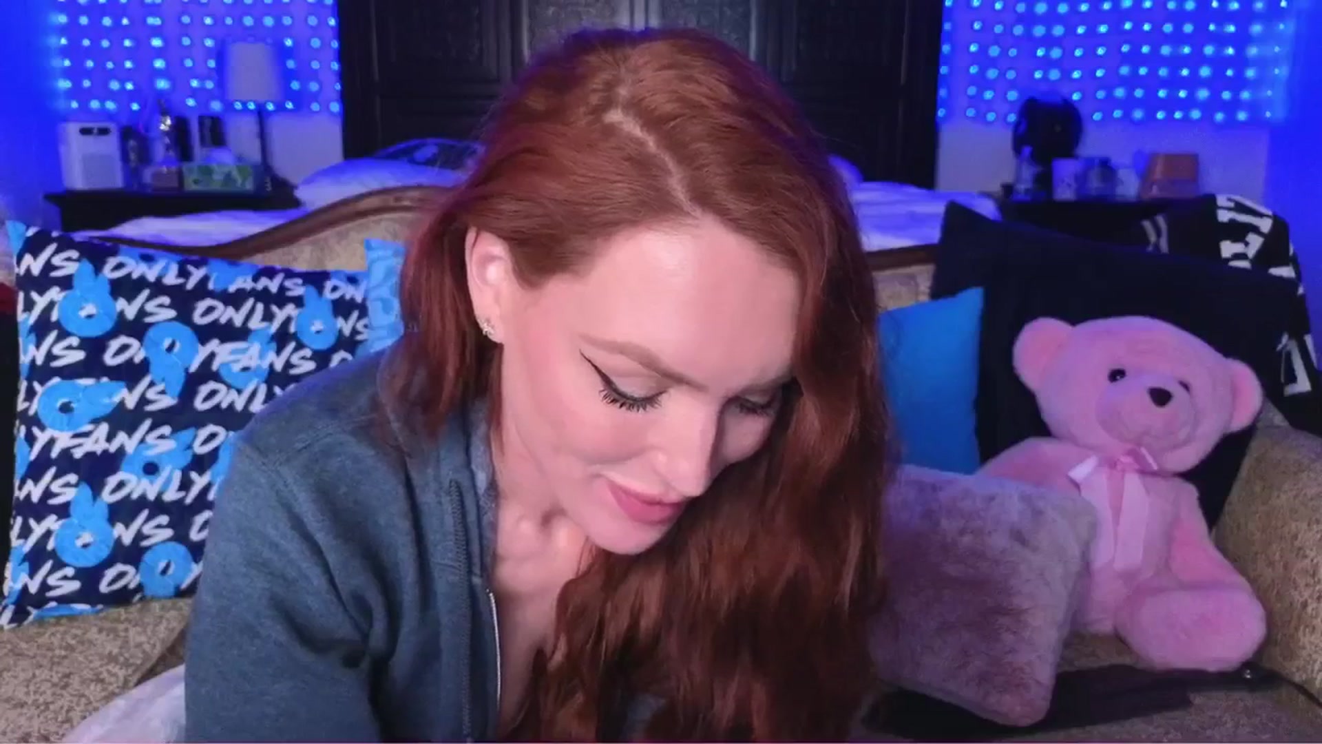 Gallery image thumbnail from JennyBlighe's myfreecams stream on, 05/27/2025, 11:29 image 19 of 20