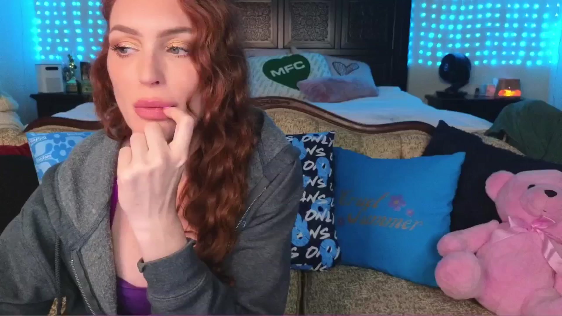 Gallery image thumbnail from JennyBlighe's myfreecams stream on, 06/12/2025, 11:10 image 8 of 20
