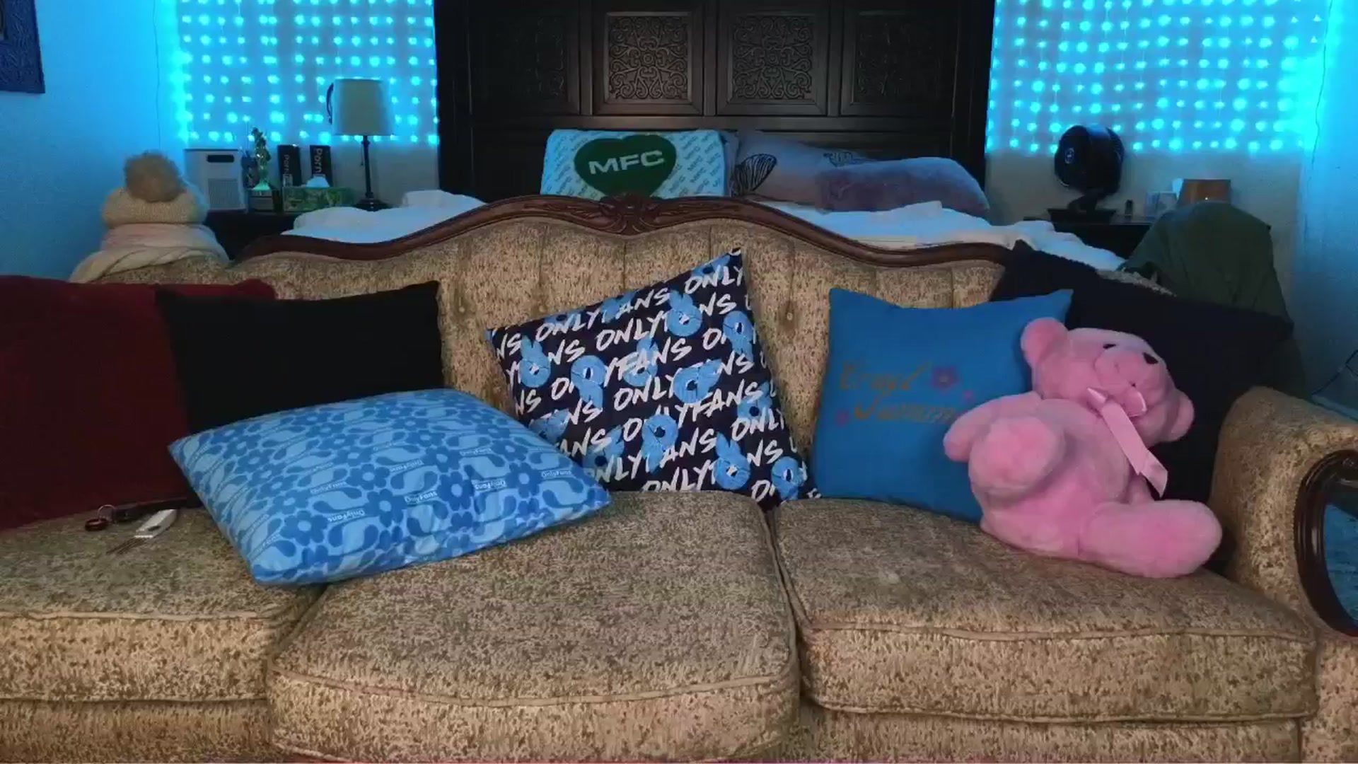Gallery image thumbnail from JennyBlighe's myfreecams stream on, 06/13/2025, 12:37 image 15 of 20