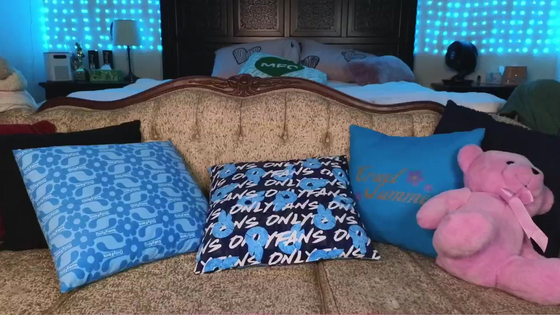 Gallery image thumbnail from JennyBlighe's myfreecams stream on, 06/13/2025, 12:37 image 11 of 20