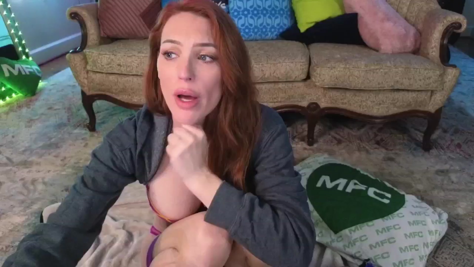 Gallery image thumbnail from JennyBlighe's myfreecams stream on, 09/05/2025, 10:32 image 17 of 20