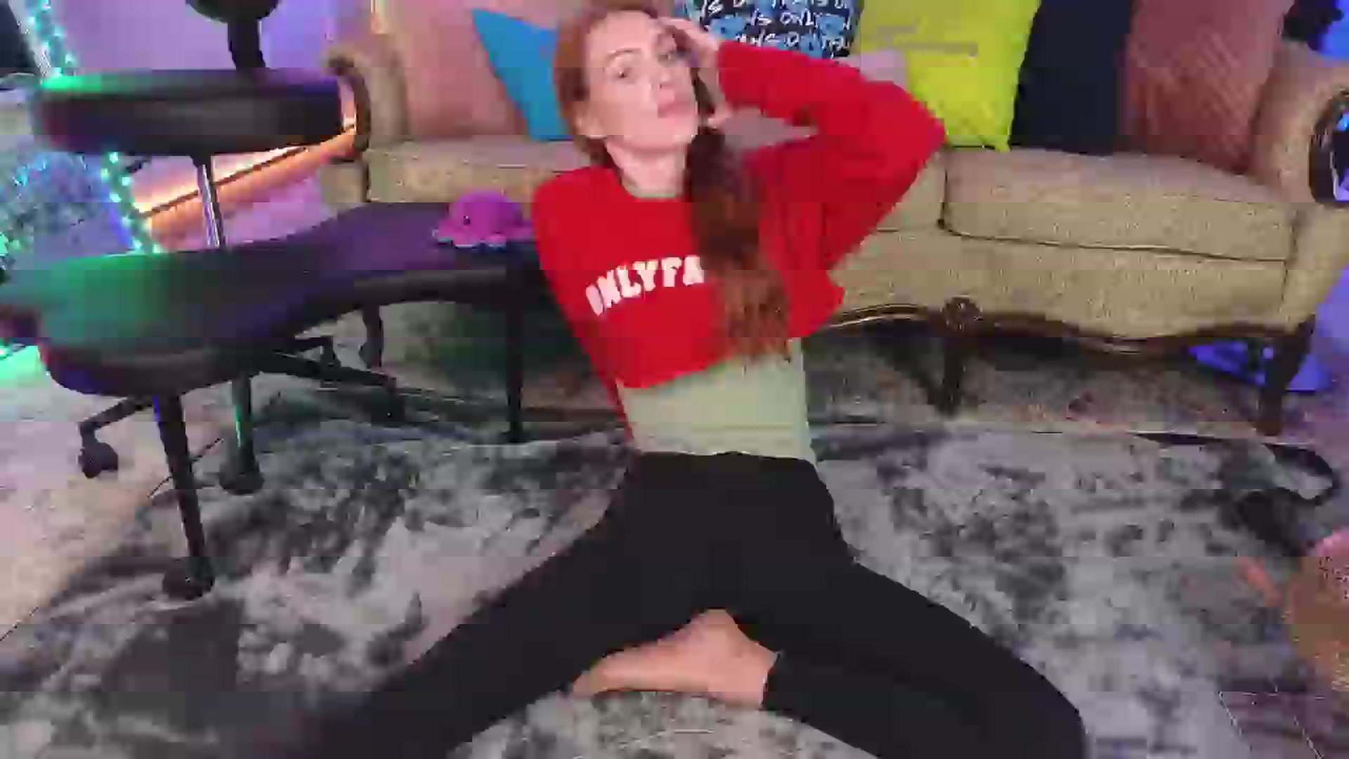 Gallery image thumbnail from JennyBlighe's myfreecams stream on, 10/07/2025, 12:18 image 10 of 20