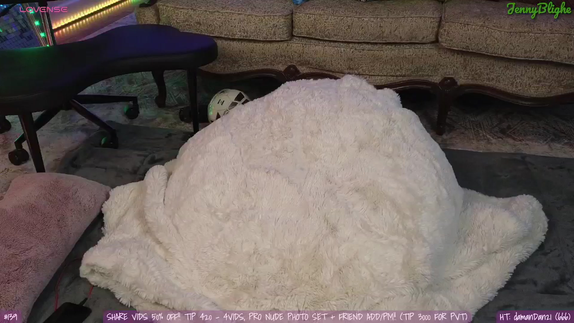 Gallery image thumbnail from JennyBlighe's myfreecams stream on, 10/15/2025, 14:43 image 8 of 20