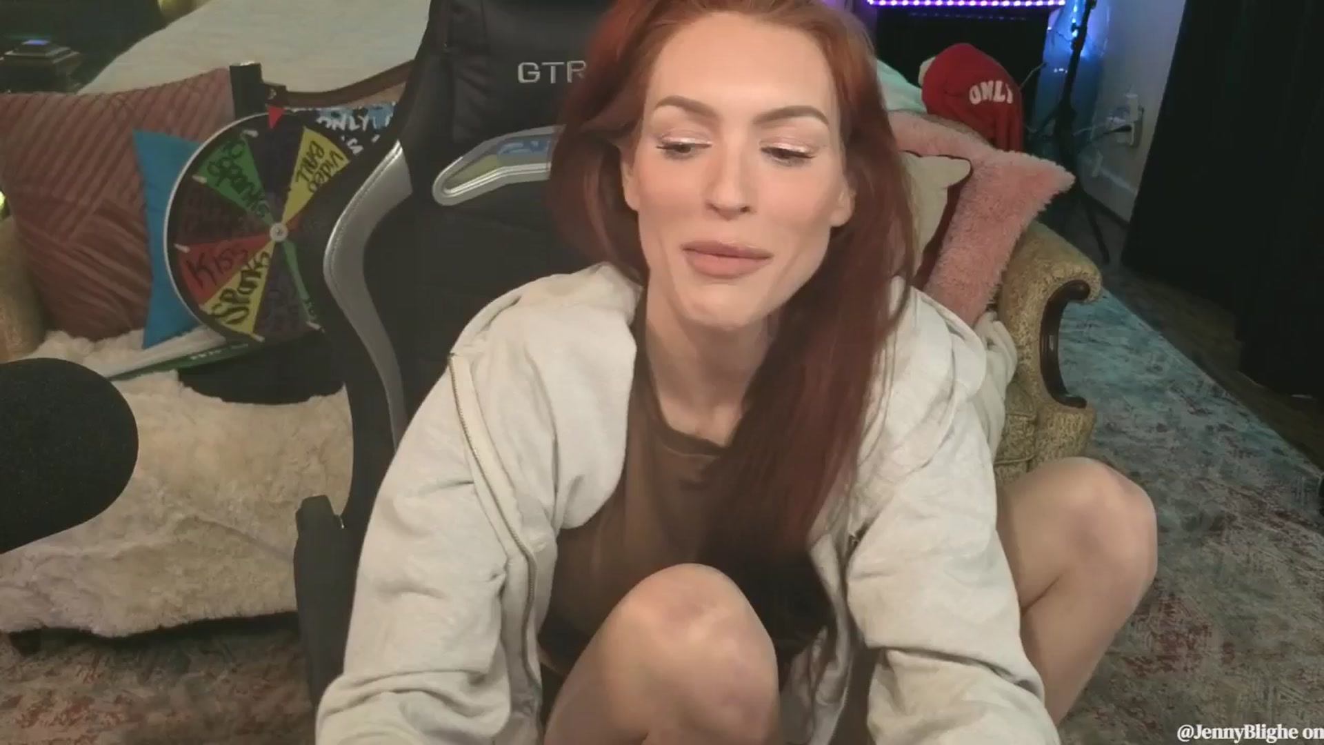 Gallery image thumbnail from JennyBlighe's myfreecams stream on, 12/13/2025, 17:40 image 1 of 20