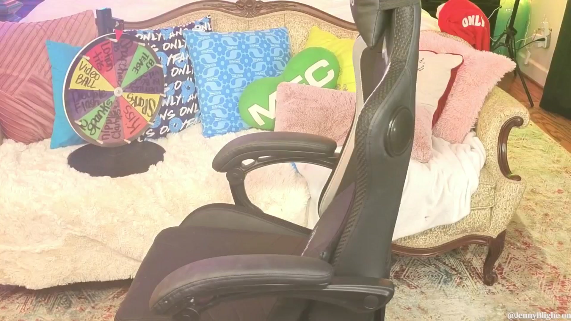 Gallery image thumbnail from JennyBlighe's myfreecams stream on, 12/13/2025, 17:40 image 18 of 20