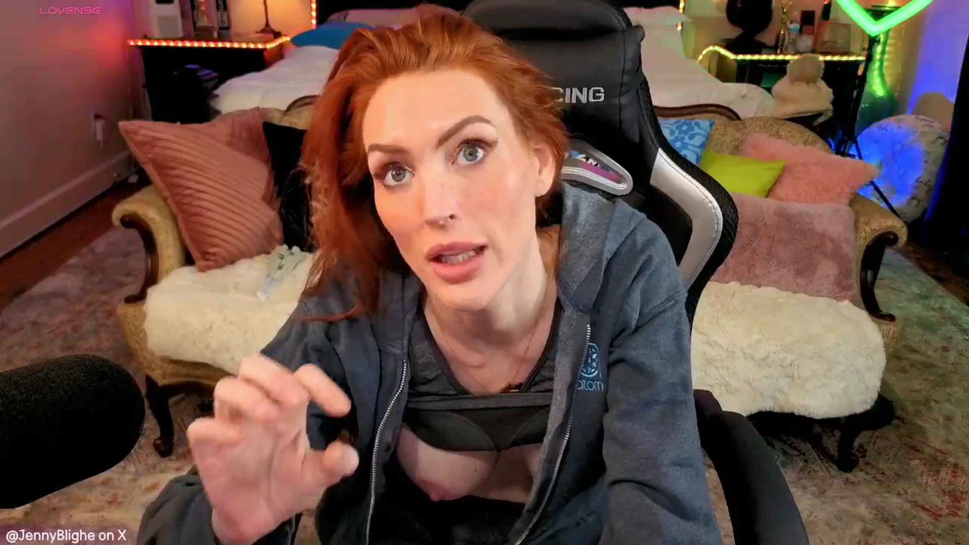 Gallery image thumbnail from JennyBlighe's myfreecams stream on, 12/27/2025, 18:27 image 4 of 20