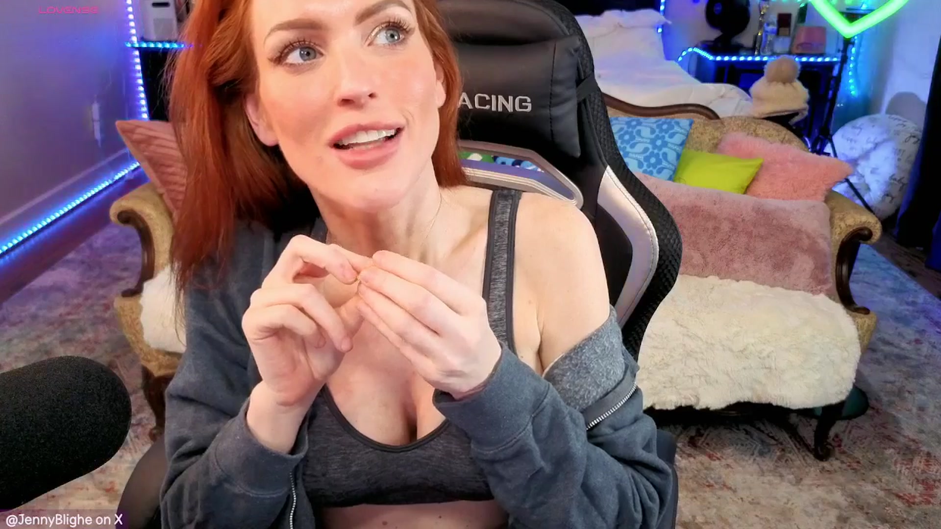 Gallery image thumbnail from JennyBlighe's myfreecams stream on, 12/27/2025, 18:27 image 13 of 20