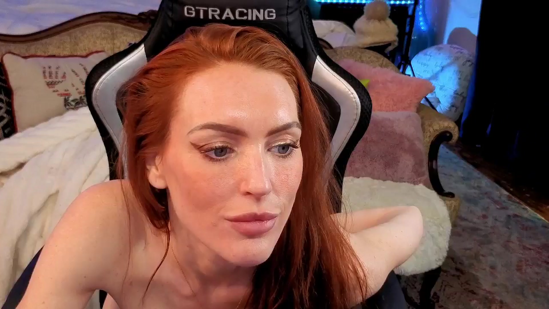 Gallery image thumbnail from JennyBlighe's myfreecams stream on, 12/27/2025, 22:32 image 19 of 20