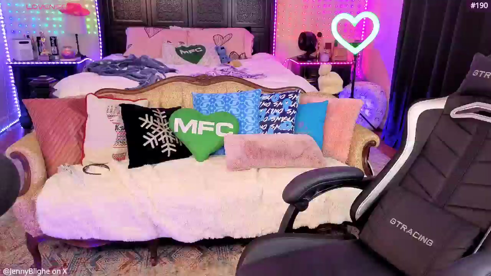 Gallery image thumbnail from JennyBlighe's myfreecams stream on, 12/30/2025, 03:55 image 7 of 20