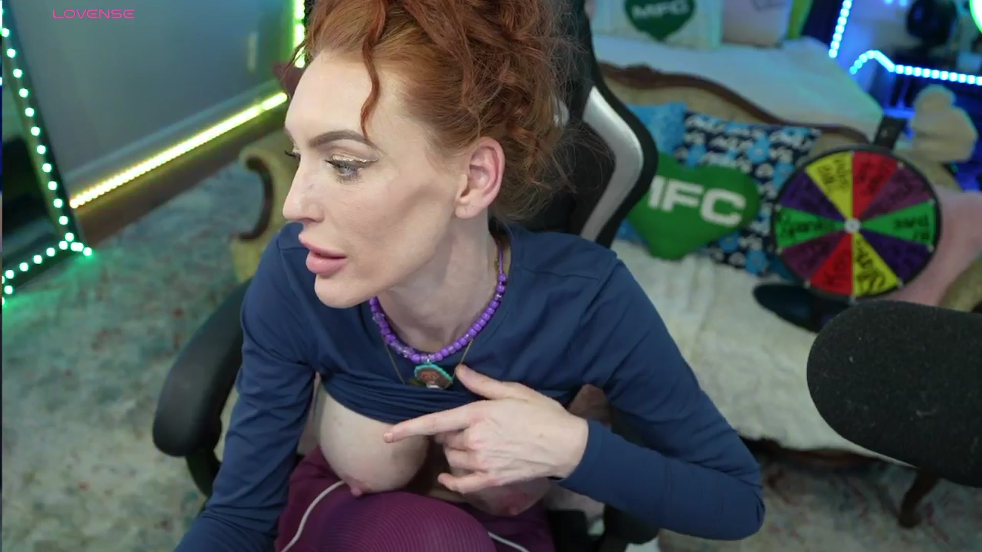 Gallery image thumbnail from JennyBlighe's myfreecams stream on, 01/03/2026, 04:07 image 17 of 20