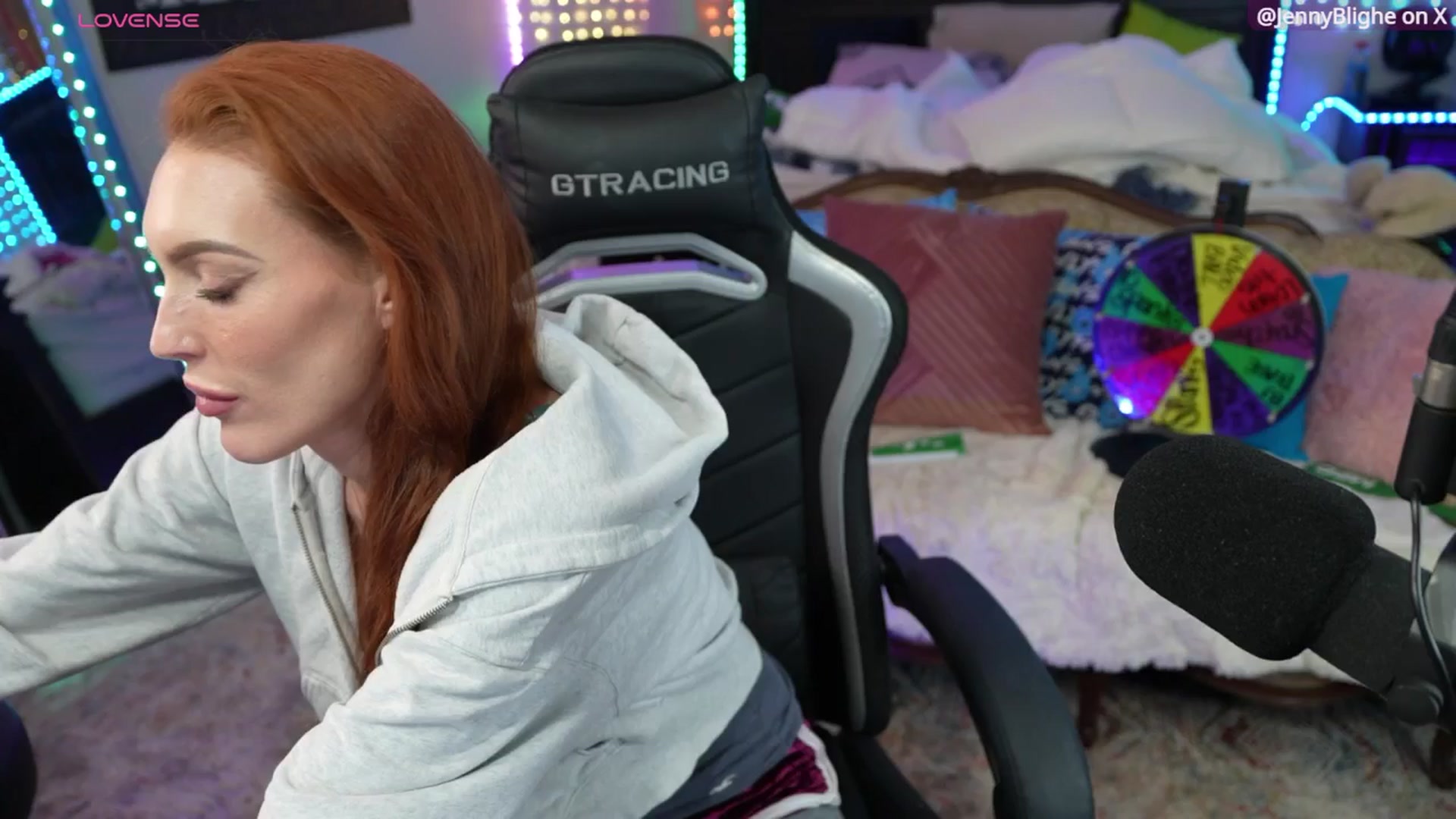 Gallery image thumbnail from JennyBlighe's myfreecams stream on, 01/06/2026, 12:11 image 2 of 20
