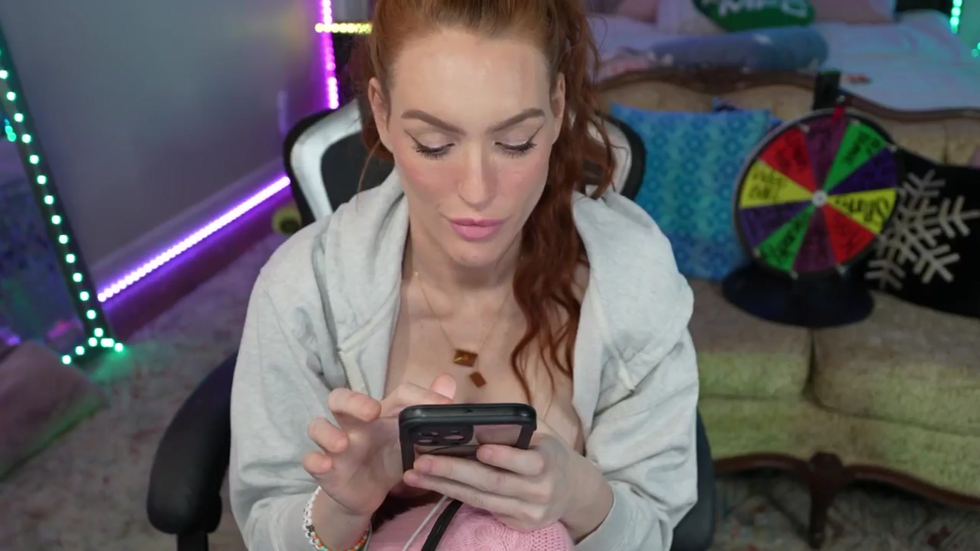 Gallery image thumbnail from JennyBlighe's myfreecams stream on, 01/16/2026, 19:30 image 6 of 20
